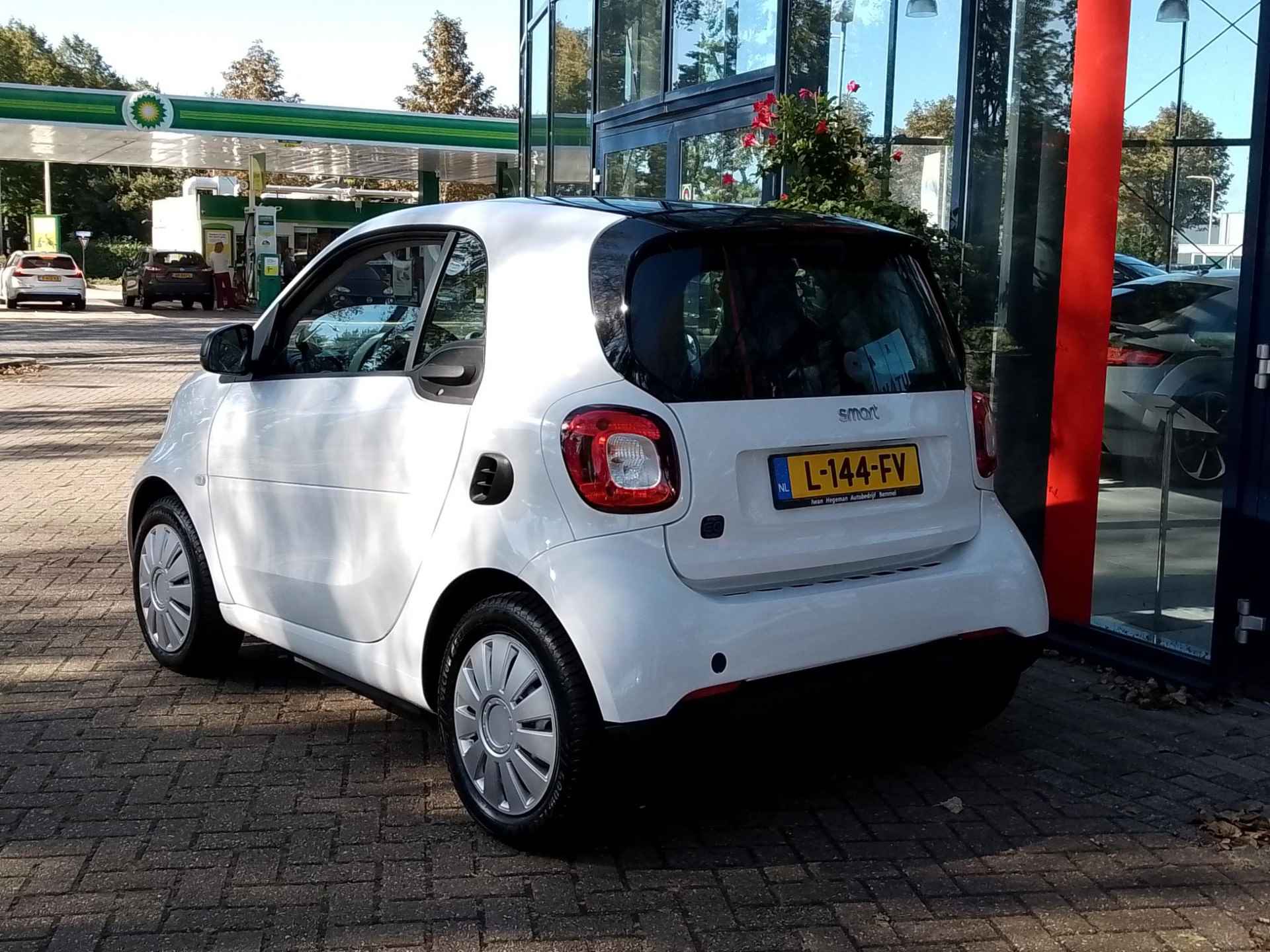 smart fortwo EQ Essential 18 kWh | Navigatie | Panodak | Climate Control - 5/17