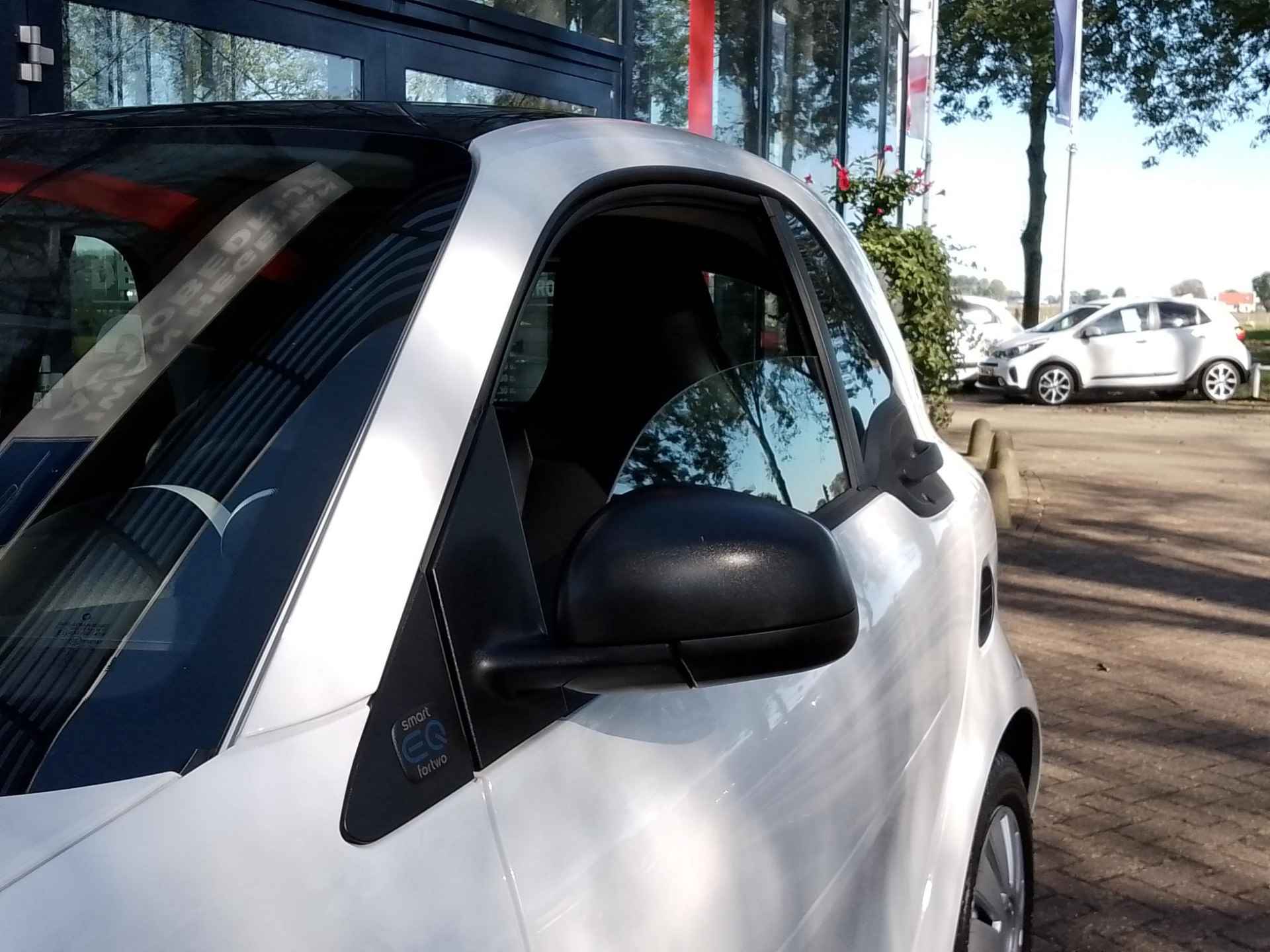 smart fortwo EQ Essential 18 kWh | Navigatie | Panodak | Climate Control - 7/17