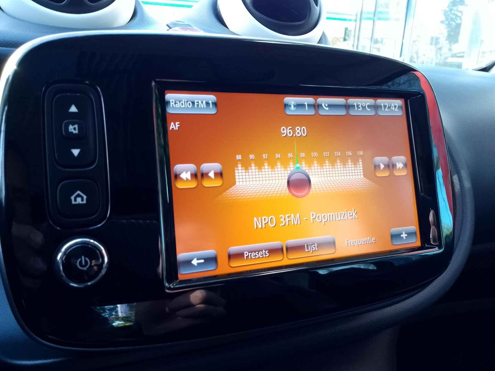 smart fortwo EQ Essential 18 kWh | Navigatie | Panodak | Climate Control - 11/17