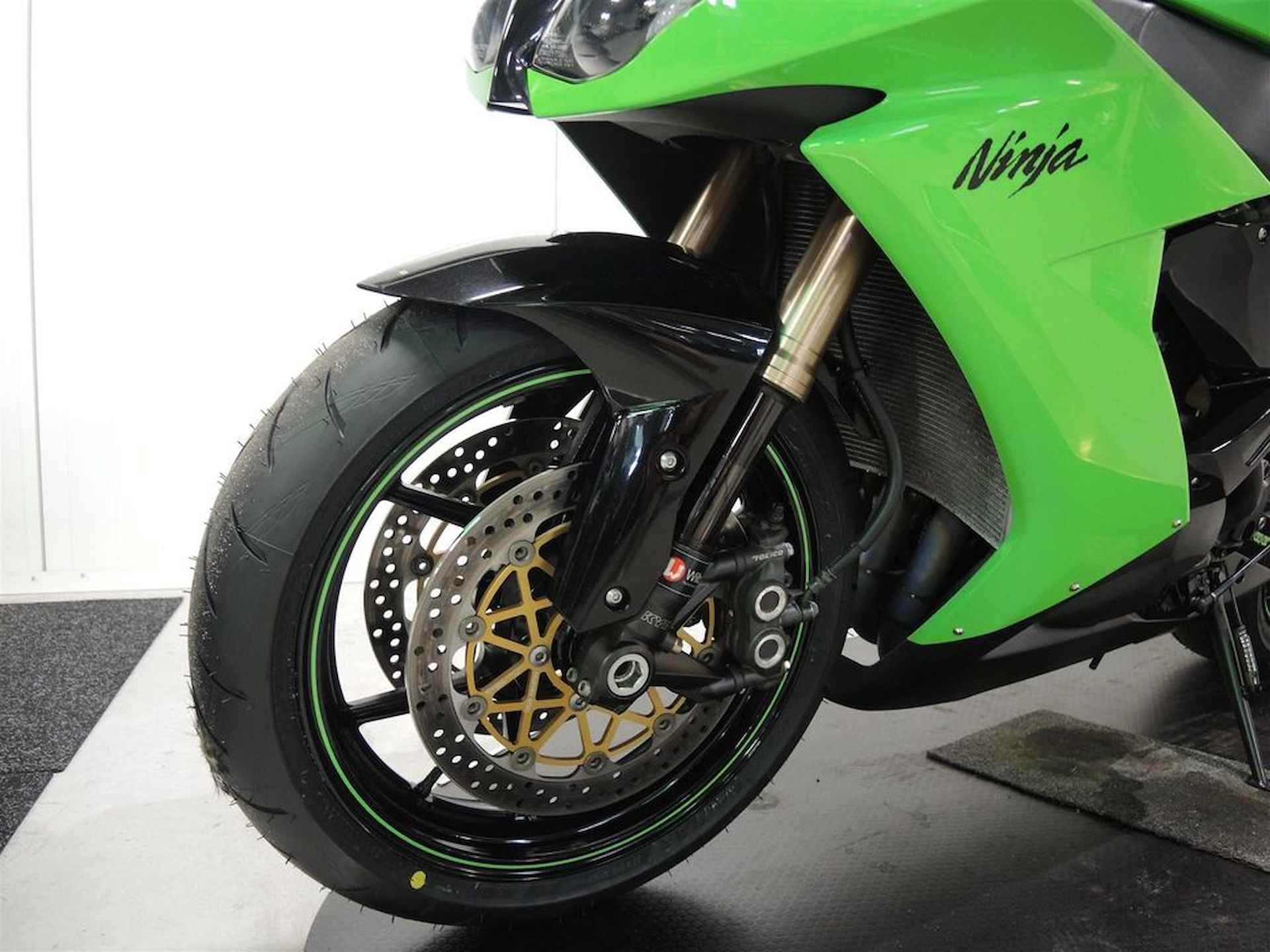 Kawasaki Ninja ZX-10R - 4/22