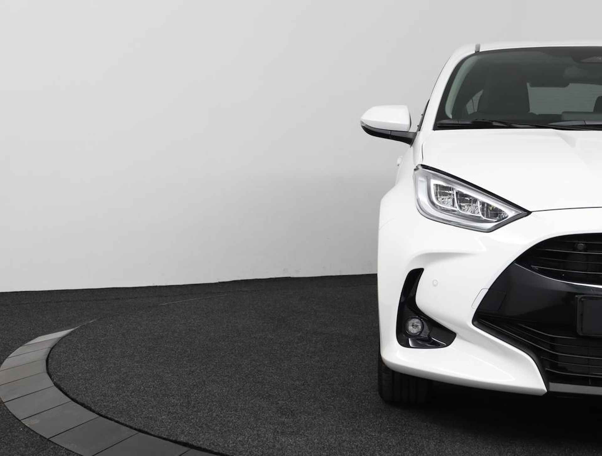 Toyota Yaris 1.5 Hybrid 115 Dynamic | Nieuw uit voorraad leverbaar! | 10 jaar fabrieksgarantie! | - 36/77