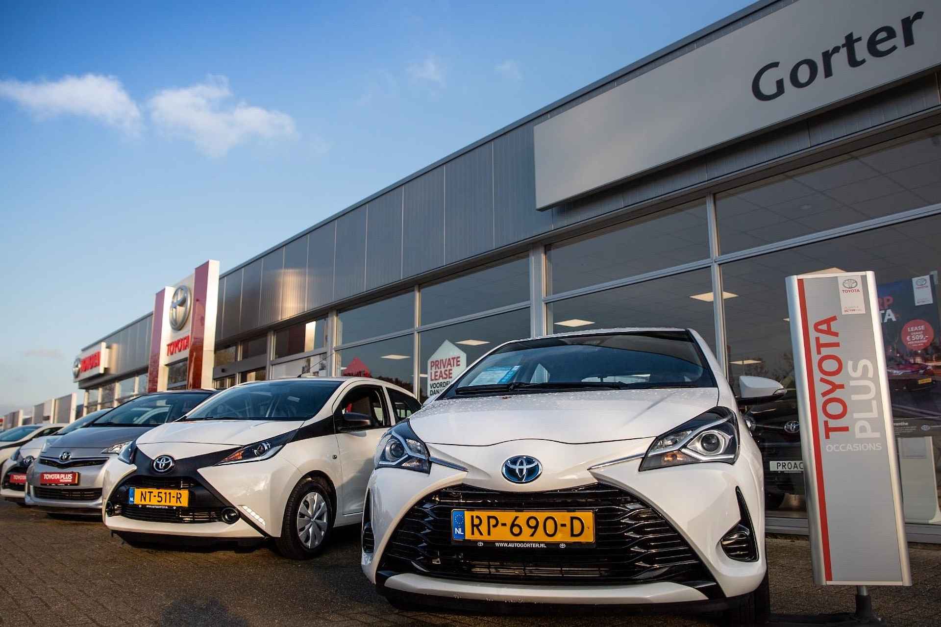 Toyota Yaris 1.5 Hybrid 115 Dynamic | Nieuw uit voorraad leverbaar! | 10 jaar fabrieksgarantie! | - 75/77