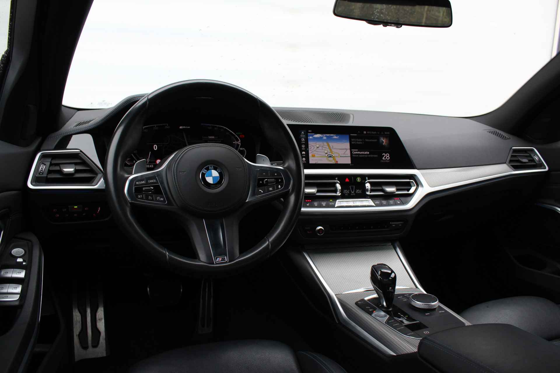 BMW 3-serie 330e High Executive M Sport Automaat / Sportstoelen / Stoelverwarming / Laserlicht / Cruise Control / Parking Assistant / Head-Up / Live Cockpit Professional - 10/29