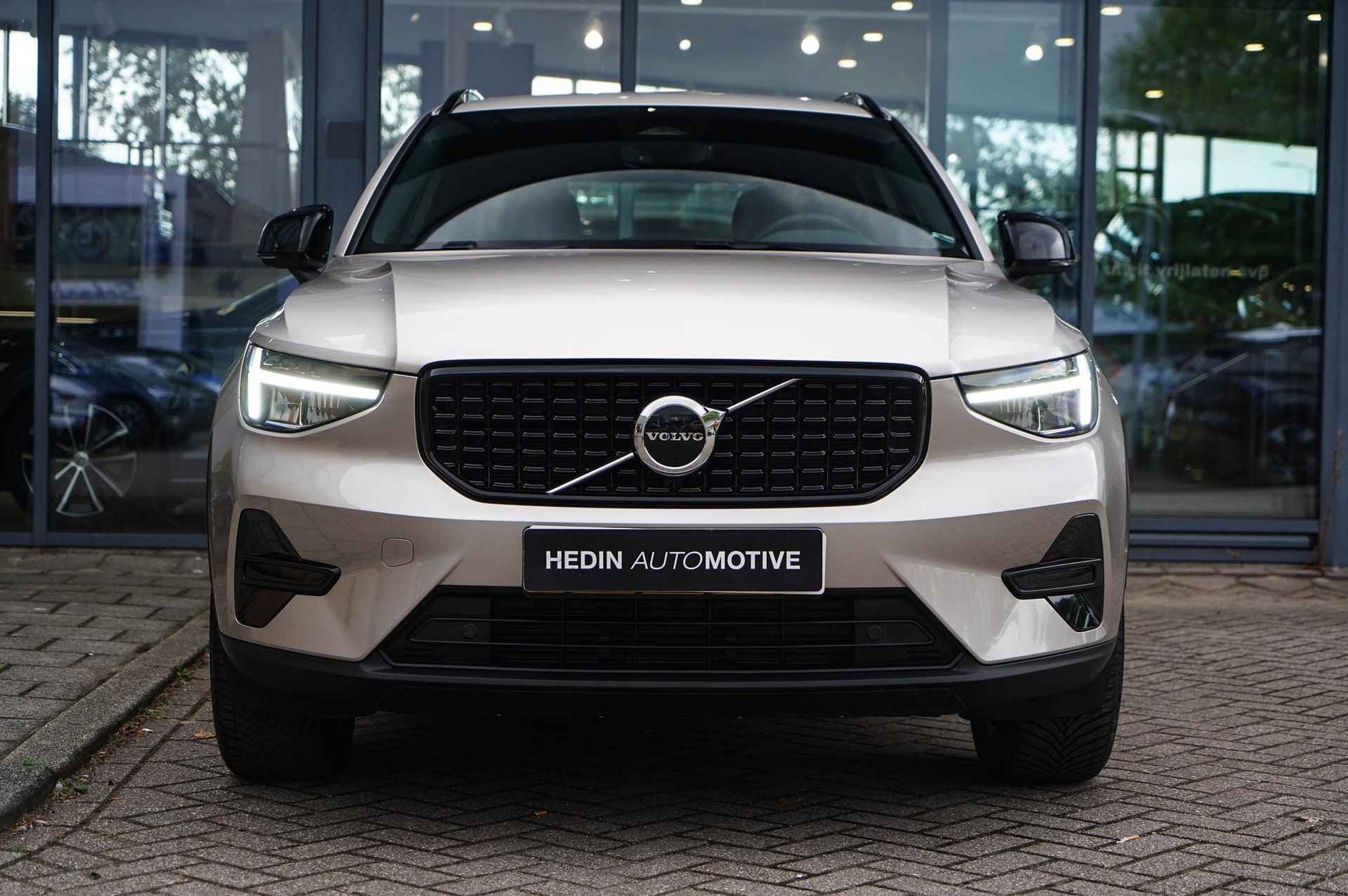 Volvo XC40 2.0 B4 Plus Dark 2000 KG trekgewicht! | Trekhaak | Power Seats elektrisch verstelbaar | Harman / Kardon Audio | Adaptive Cruise Control | Google Services | Parkeercamera | Stoel + Stuurverwarming | Elektrische achterklep - 6/29