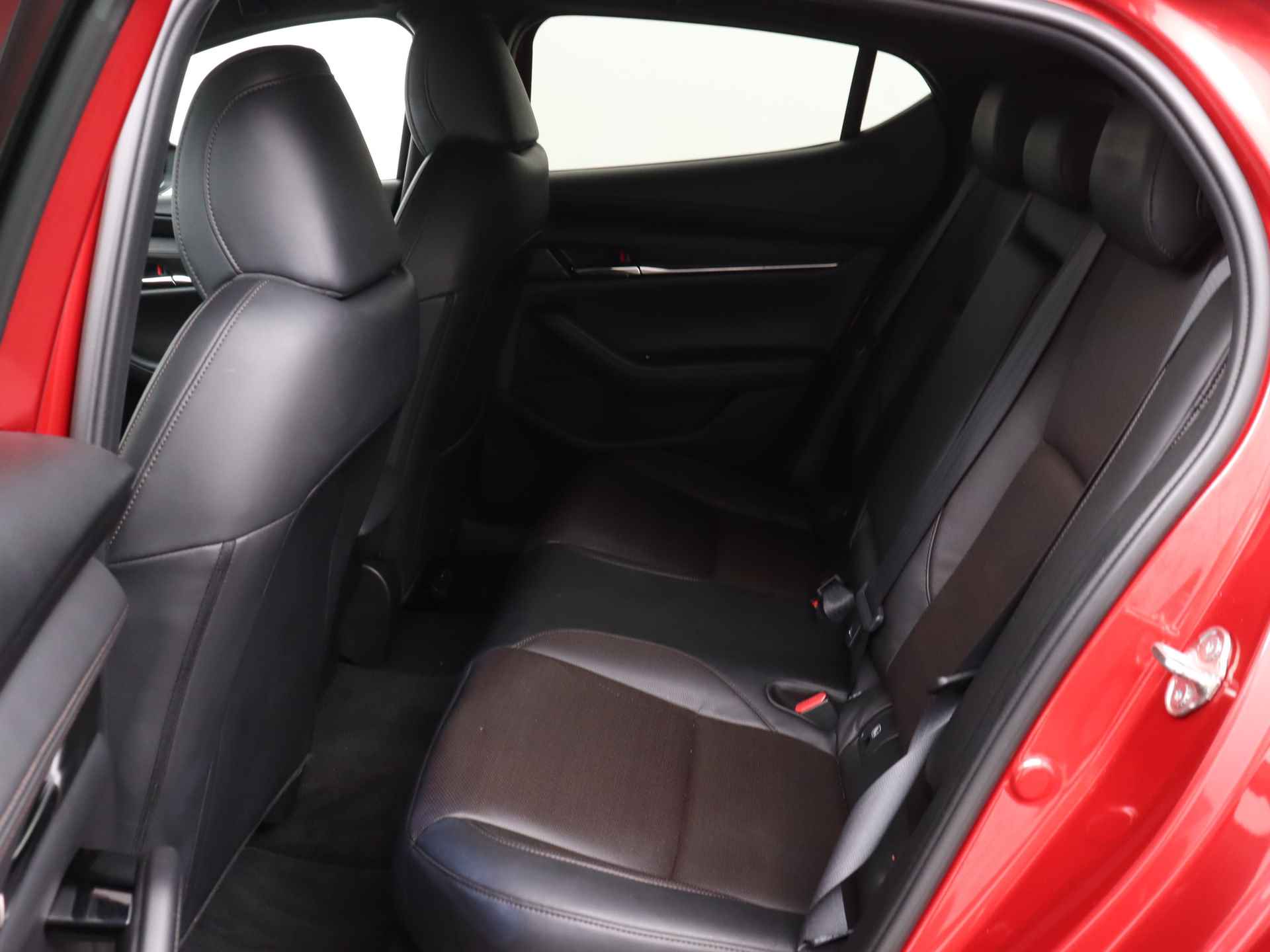 Mazda 3 2.0 e-SkyActiv-X M Hybrid 180 Luxury automaat | BOSE | Camera | Lederen bekleding | 18"LM velgen | - 17/39