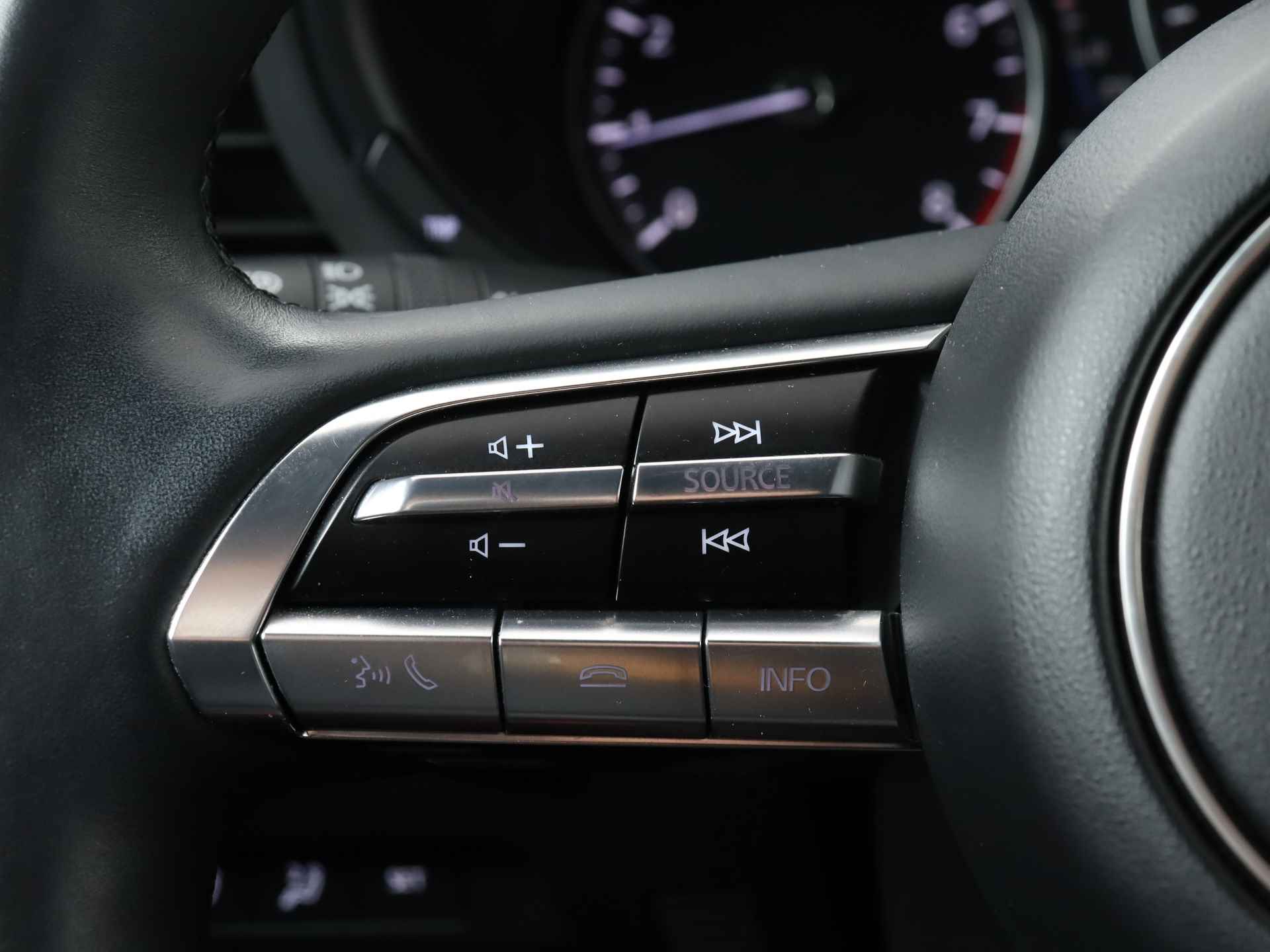 Mazda 3 2.0 e-SkyActiv-X M Hybrid 180 Luxury automaat | BOSE | Camera | Lederen bekleding | 18"LM velgen | - 18/39
