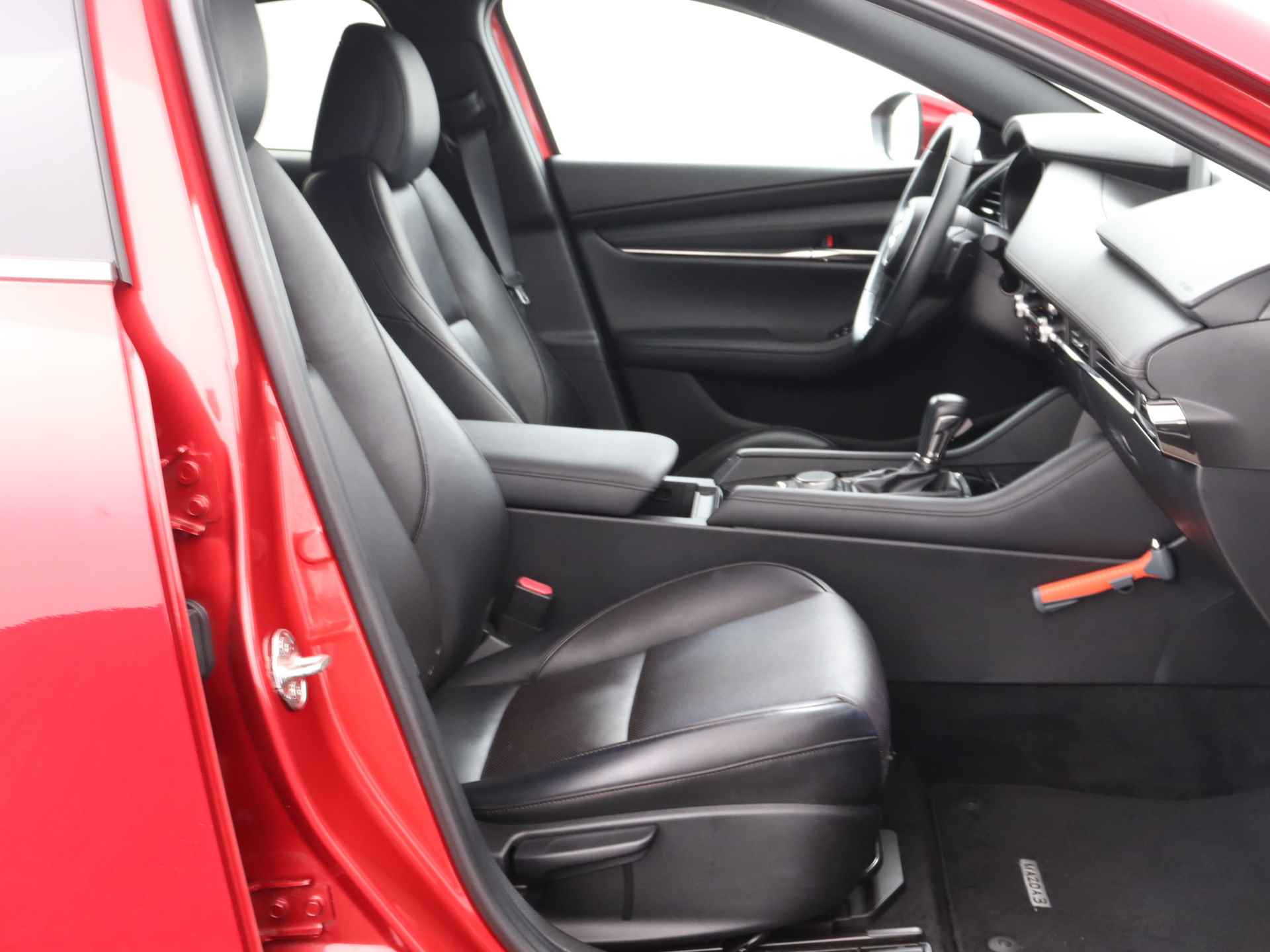 Mazda 3 2.0 e-SkyActiv-X M Hybrid 180 Luxury automaat | BOSE | Camera | Lederen bekleding | 18"LM velgen | - 26/39