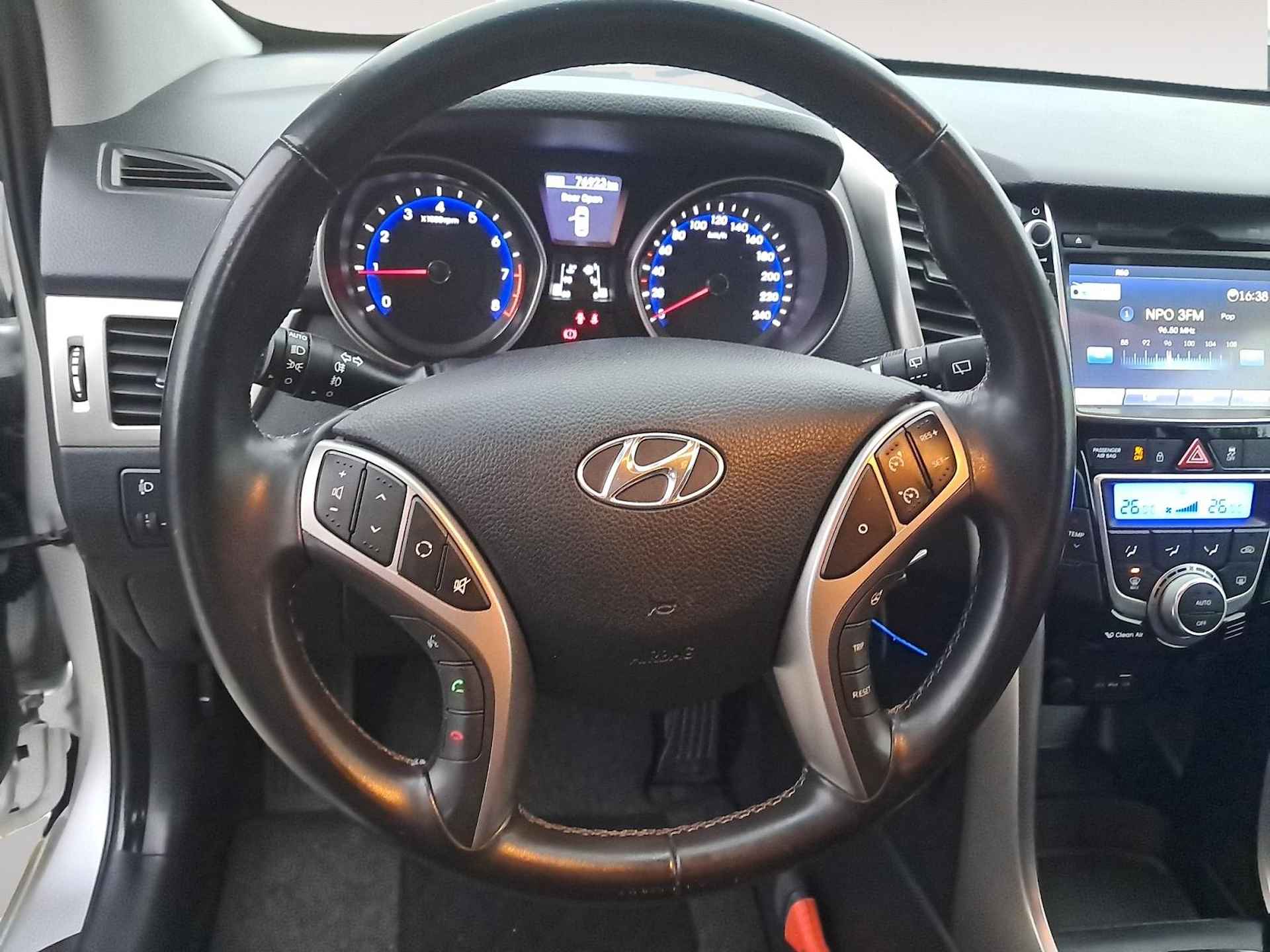 Hyundai i30 1.6 GDI Go! | Navigatie | Cruise control | Trekhaak | - 14/22