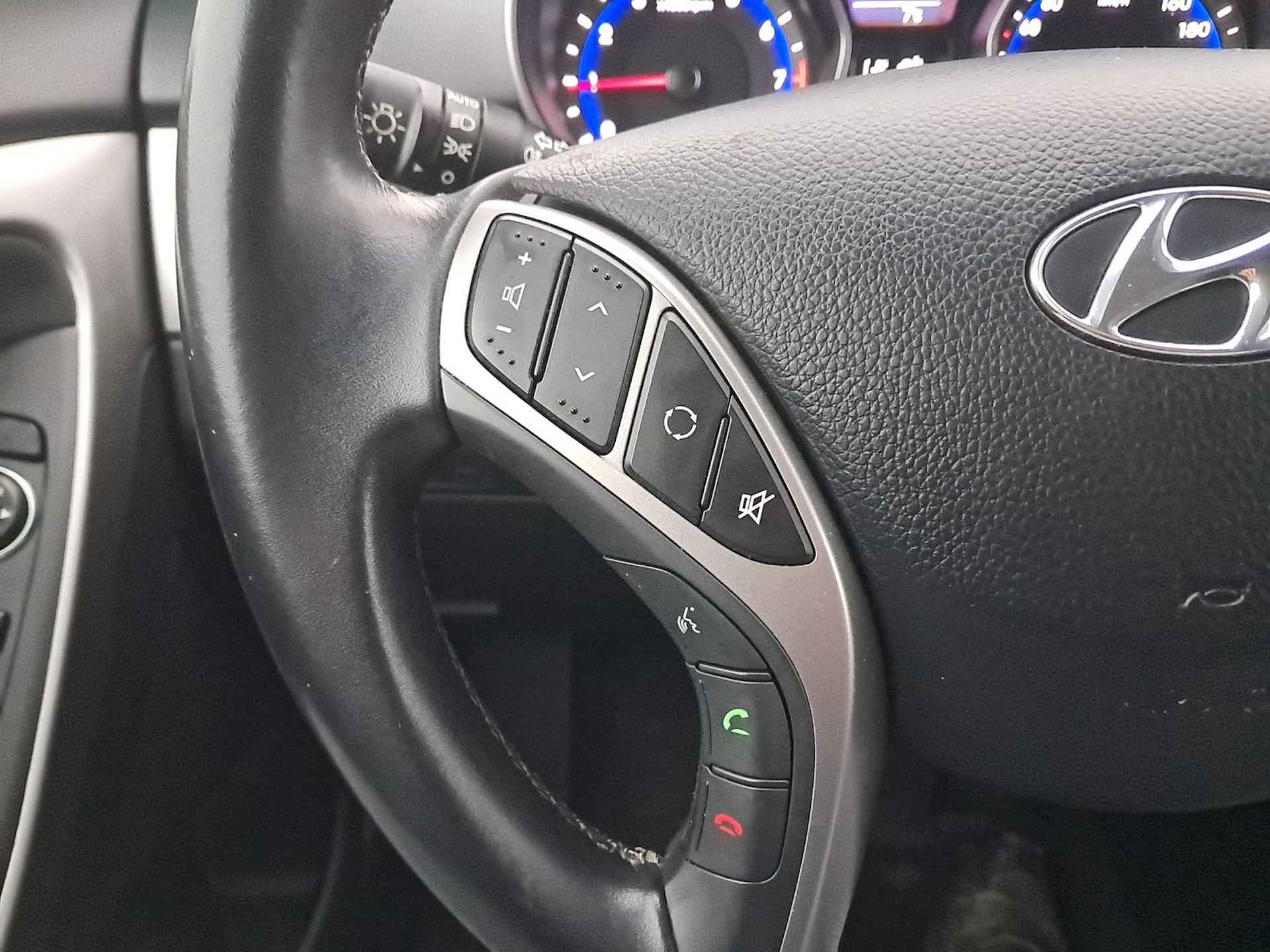 Hyundai i30 1.6 GDI Go! | Navigatie | Cruise control | Trekhaak | - 15/22