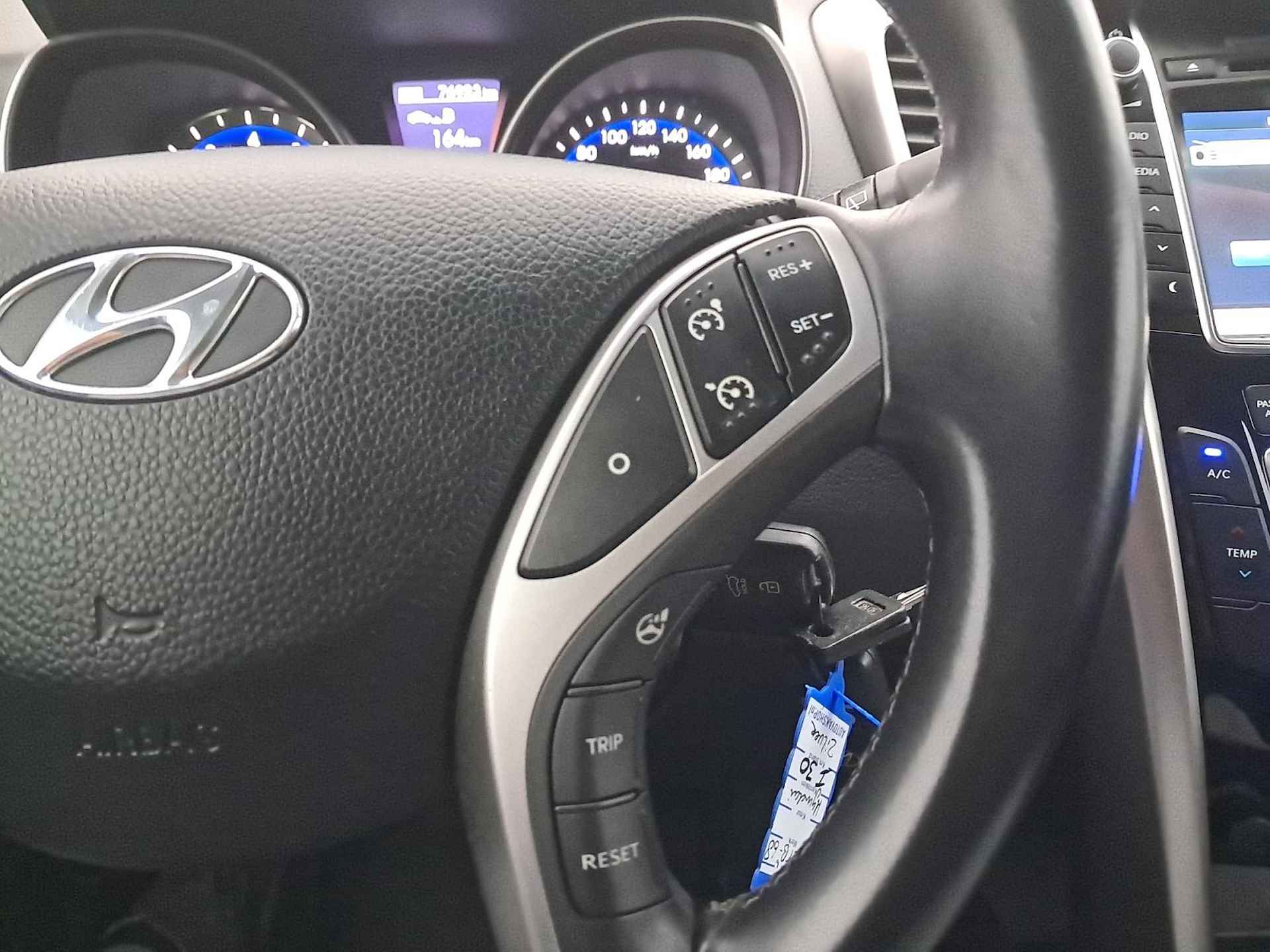 Hyundai i30 1.6 GDI Go! | Navigatie | Cruise control | Trekhaak | - 16/22