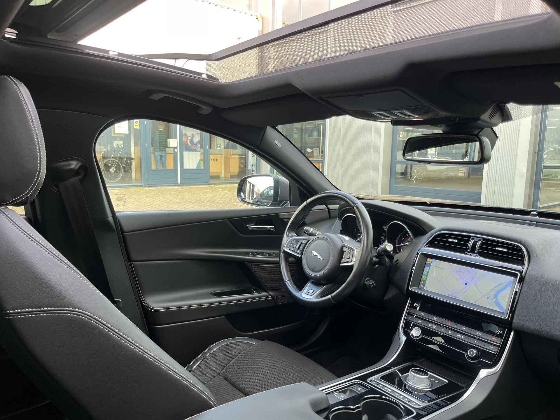 Jaguar XE 2.0 Portfolio | NL Auto/Voll.Historie/R-Sport Edition/Navi/Clima/Cruise/19"/Privacy Glass/Sportuitlaat/Apple CarPlay-Android Auto - 4/84