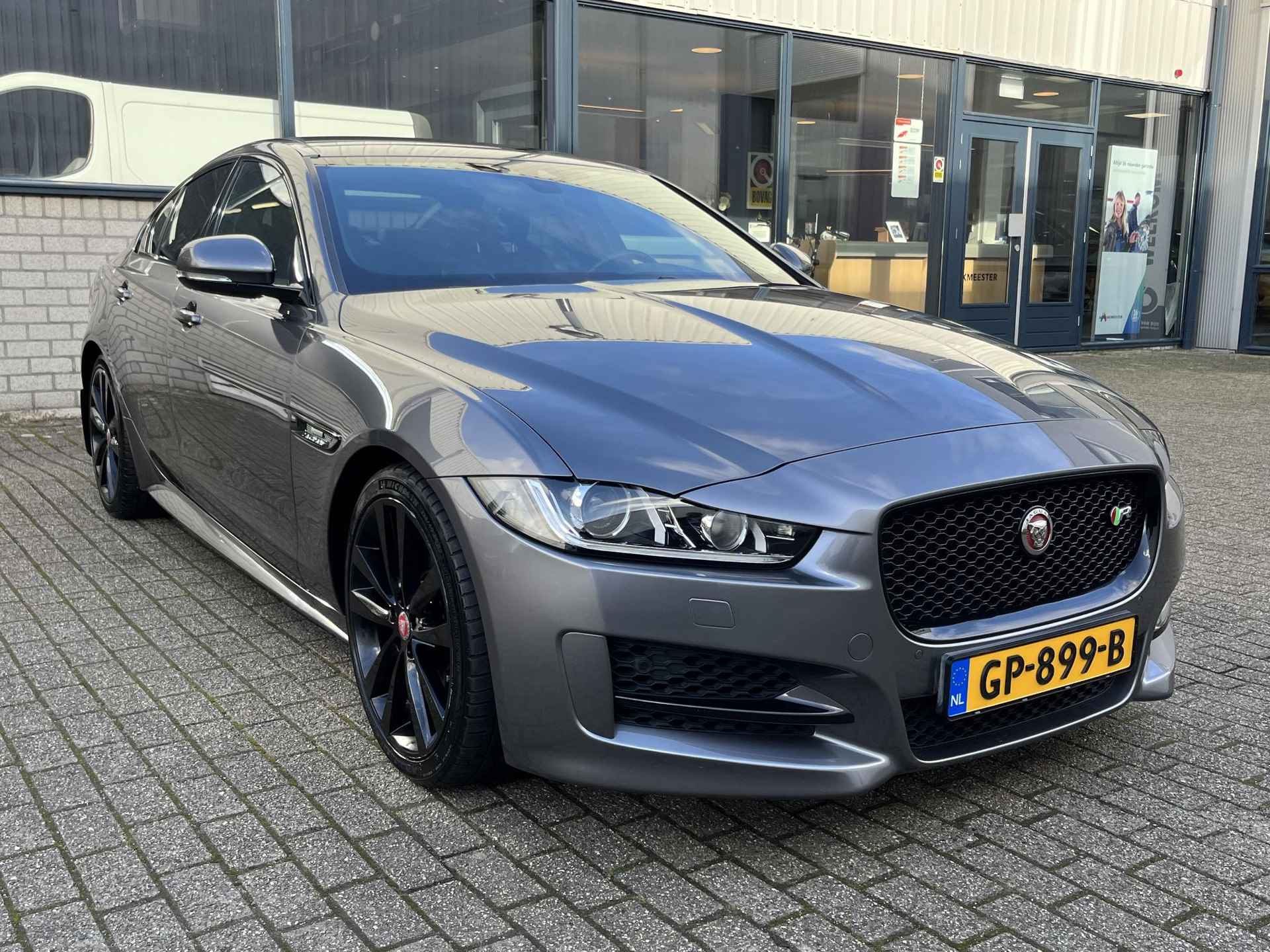 Jaguar XE 2.0 Portfolio | NL Auto/Voll.Historie/R-Sport Edition/Navi/Clima/Cruise/19"/Privacy Glass/Sportuitlaat/Apple CarPlay-Android Auto - 57/84