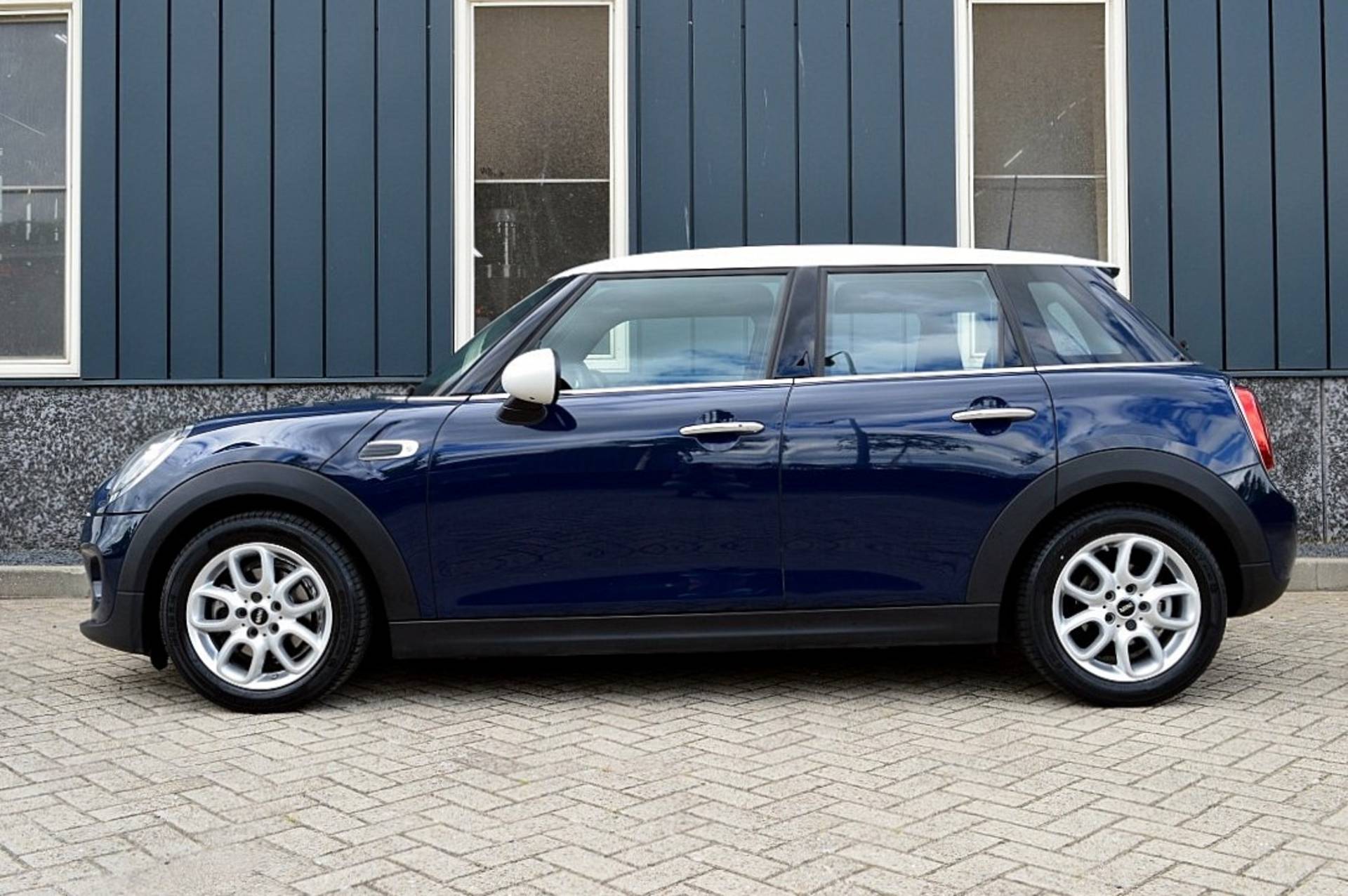 MINI Mini 1.5 Cooper Pepper Rijklaarprijs-Garantie  Navigatie Led Airco Sport stoelen apple carplay - 2/37