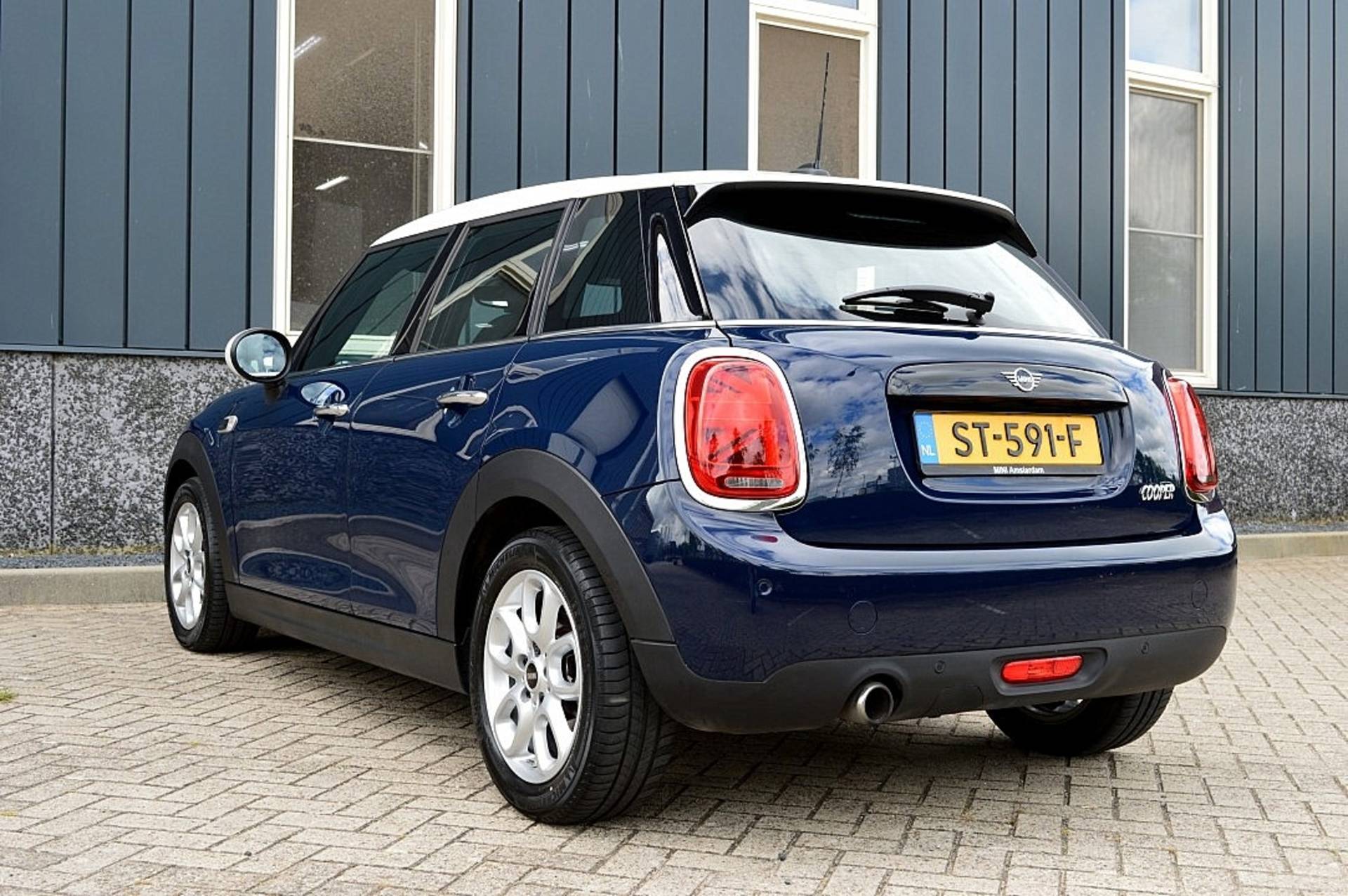 MINI Mini 1.5 Cooper Pepper Rijklaarprijs-Garantie  Navigatie Led Airco Sport stoelen apple carplay - 3/37