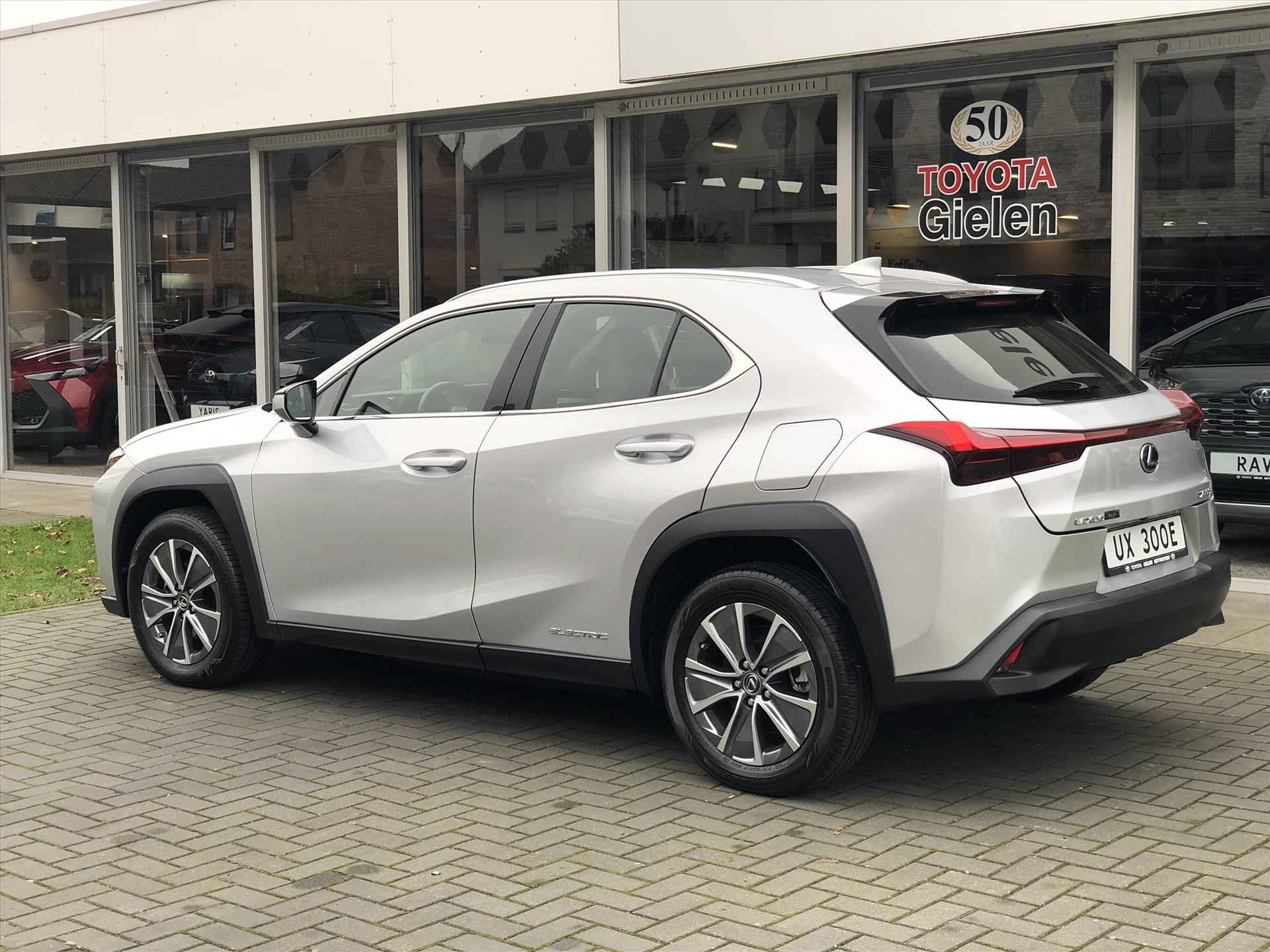 Lexus Ux 300e 204pk Business | LED, 17 inch, Apple CarPlay/Android Auto, Parkeercamera, Elektrisch bedienbare stoel, BTW Auto - 4/39