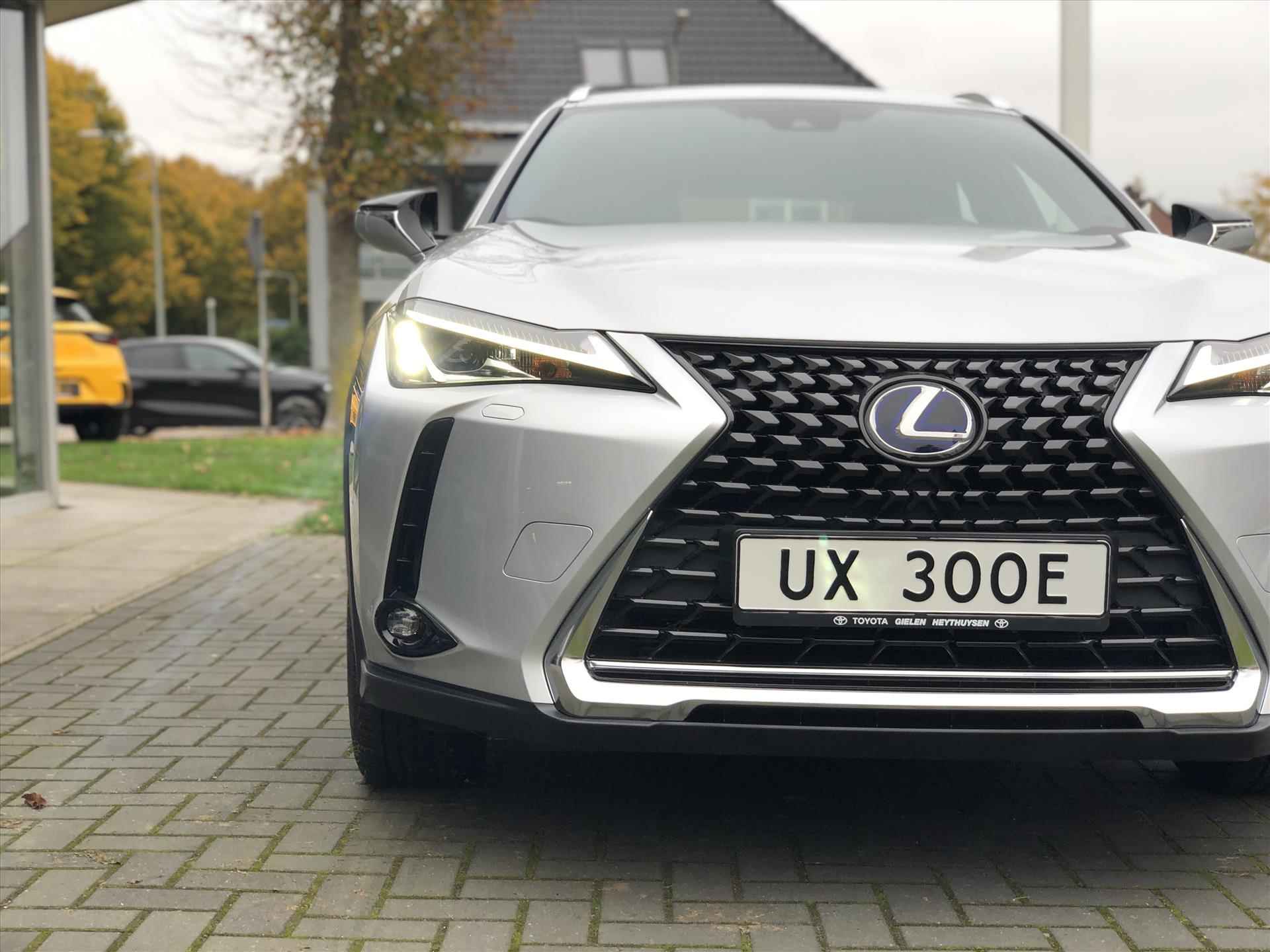 Lexus Ux 300e 204pk Business | LED, 17 inch, Apple CarPlay/Android Auto, Parkeercamera, Elektrisch bedienbare stoel, BTW Auto - 8/39