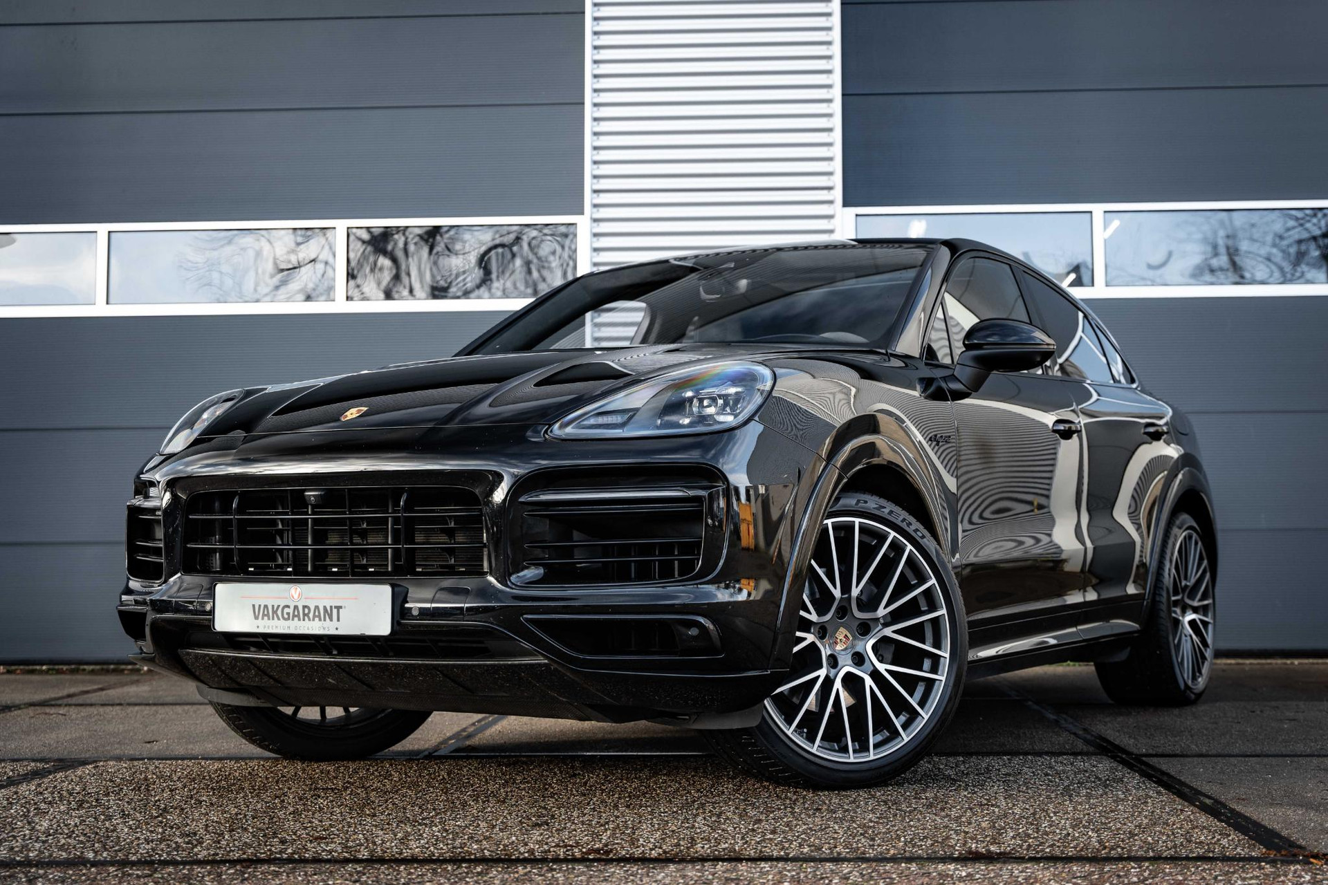 Porsche Cayenne Coupé 3.0 E-Hybrid |Pano |Luchtvering |Alcantara hemel/stuurwiel |Bose |HUD | BTW