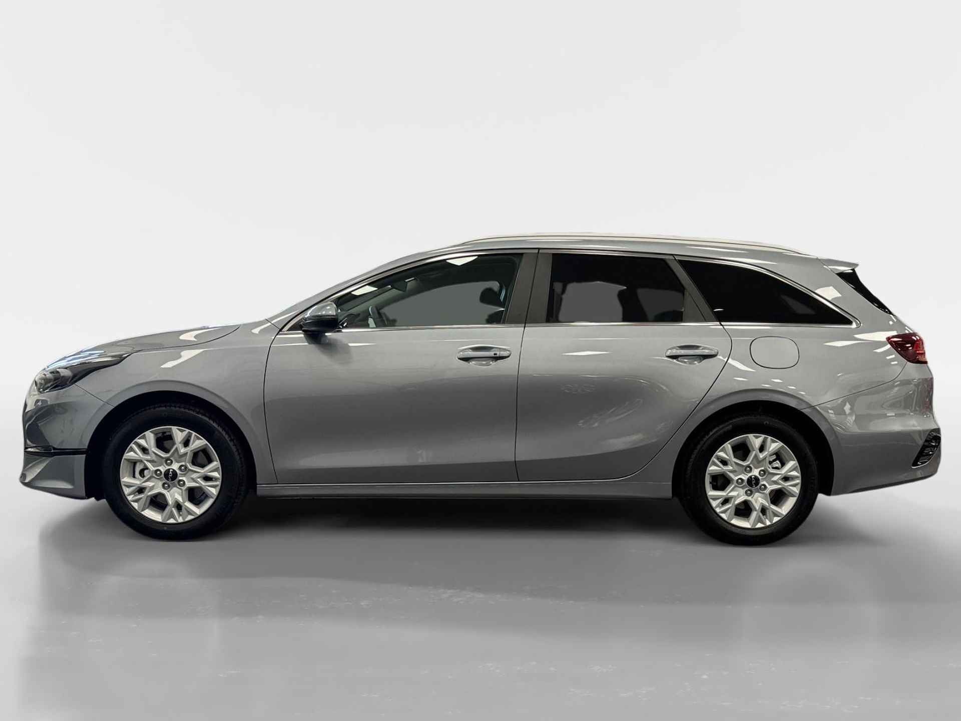 Kia Ceed Sportswagon 1.0 T-GDi DynamicPlusLine | DIRECT LEVERBAAR! | € 4.000,- Korting | Private lease vanaf € 409,- p.m. | Apple Carplay & Android Auto | Stoel- & Stuurverwarming | KIA Leiderdorp 071 760 06 00 | - 3/18