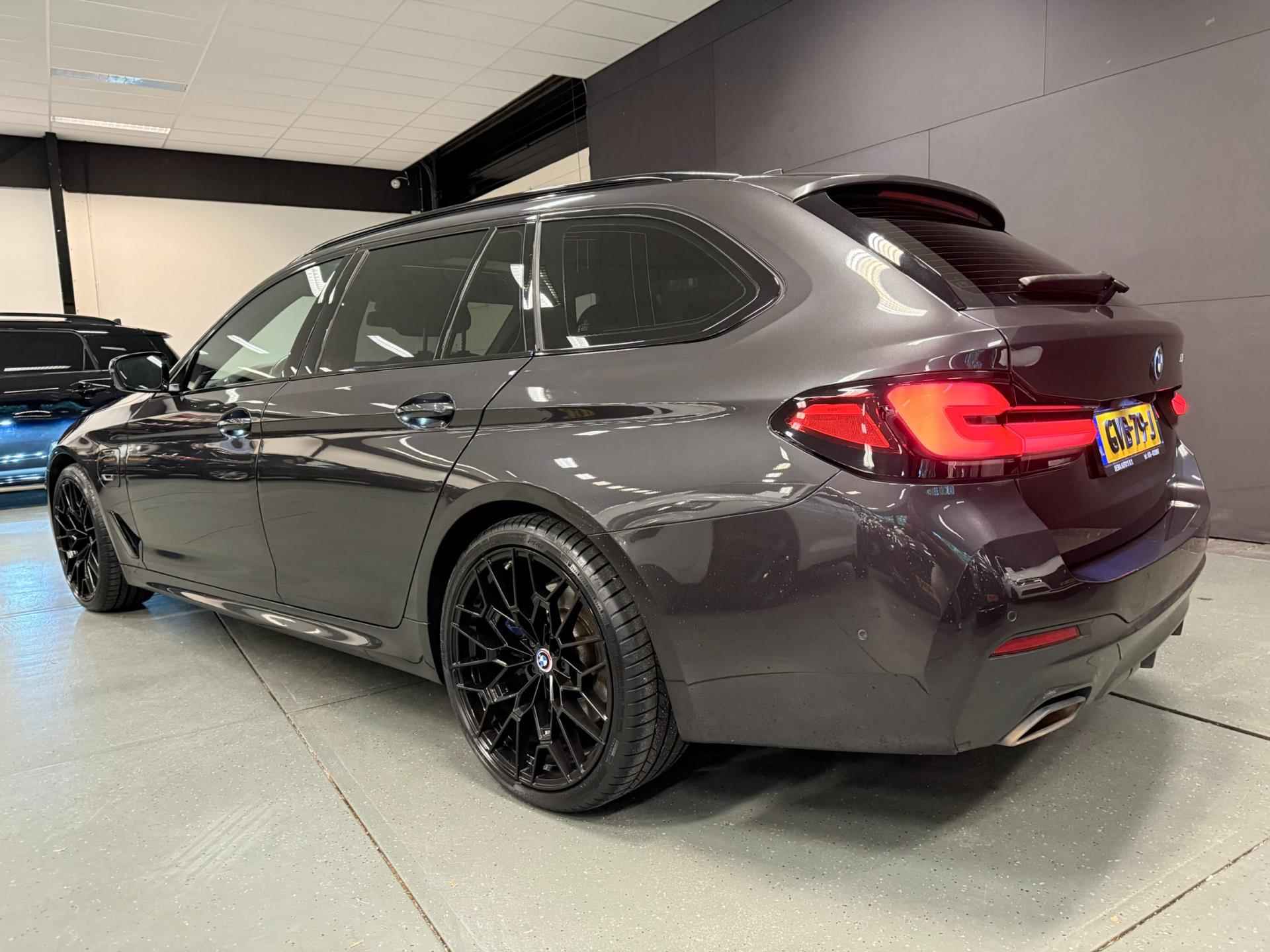 BMW 5-serie Touring 530e M-SPORT 20'' PANO/NAVI/CAM/DAB/CARPLAY/ECC/PDC/CRUISE/// - 9/58