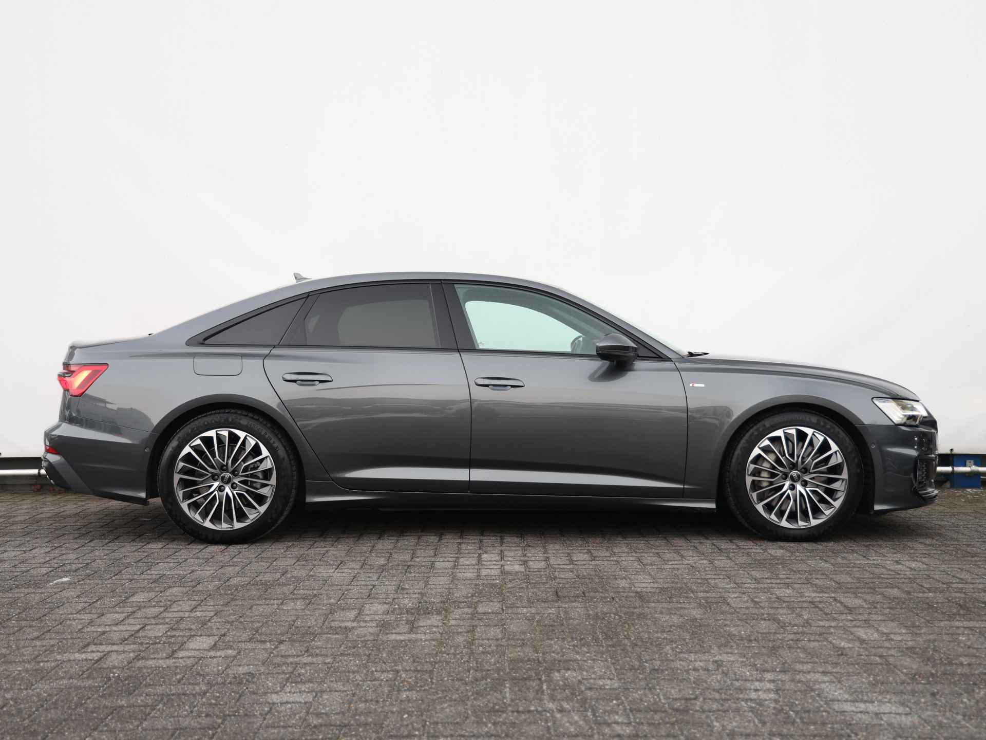 Audi A6 Limousine 50 TFSI e quattro S edition 299pk | 360° camera | Keyless | Rood stiksel | Stoelverwarming | Adaptive Cruise | HD Matrix LED | Dodehoekdetectie - 2/36