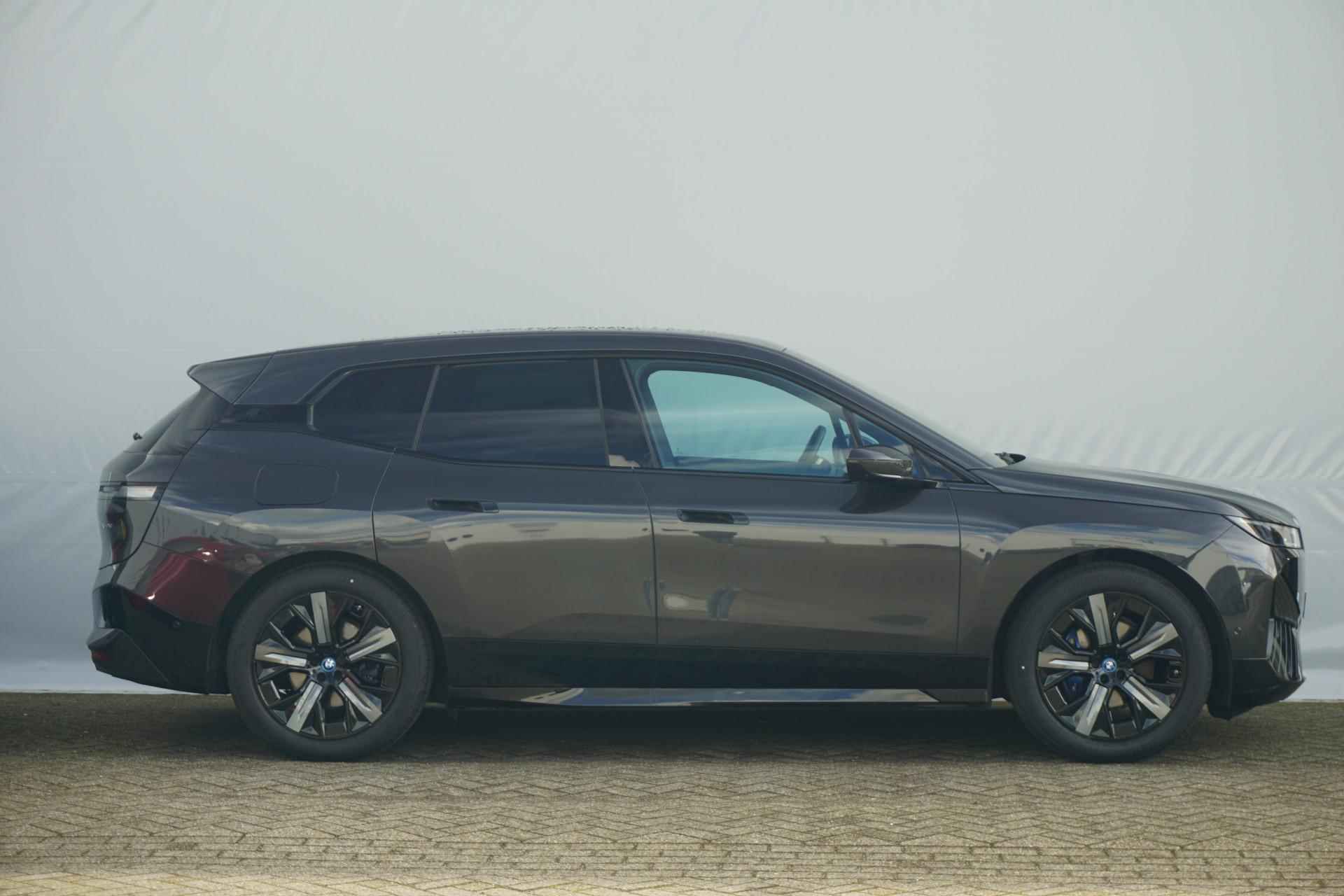 BMW iX xDrive40 Business Edition Plus 77 kWh Harman Kardon / Sky lounge / Comfort Acces / Laserlight / Driving Assistant Professional | Showroom Sale - 3/27