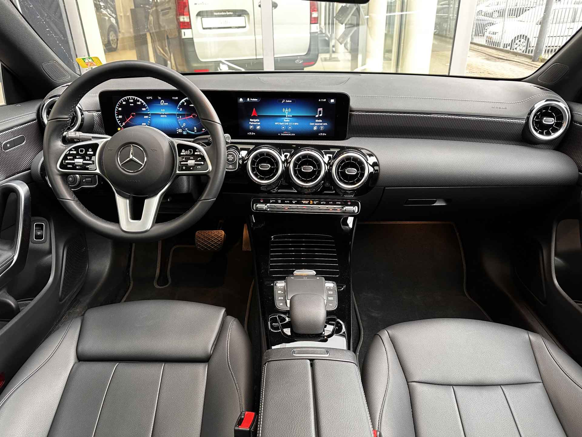 Mercedes-Benz CLA-Klasse 180 Luxury Line | Panoramadak | Stoelverwarming | Achteruitrijcamera - 10/17