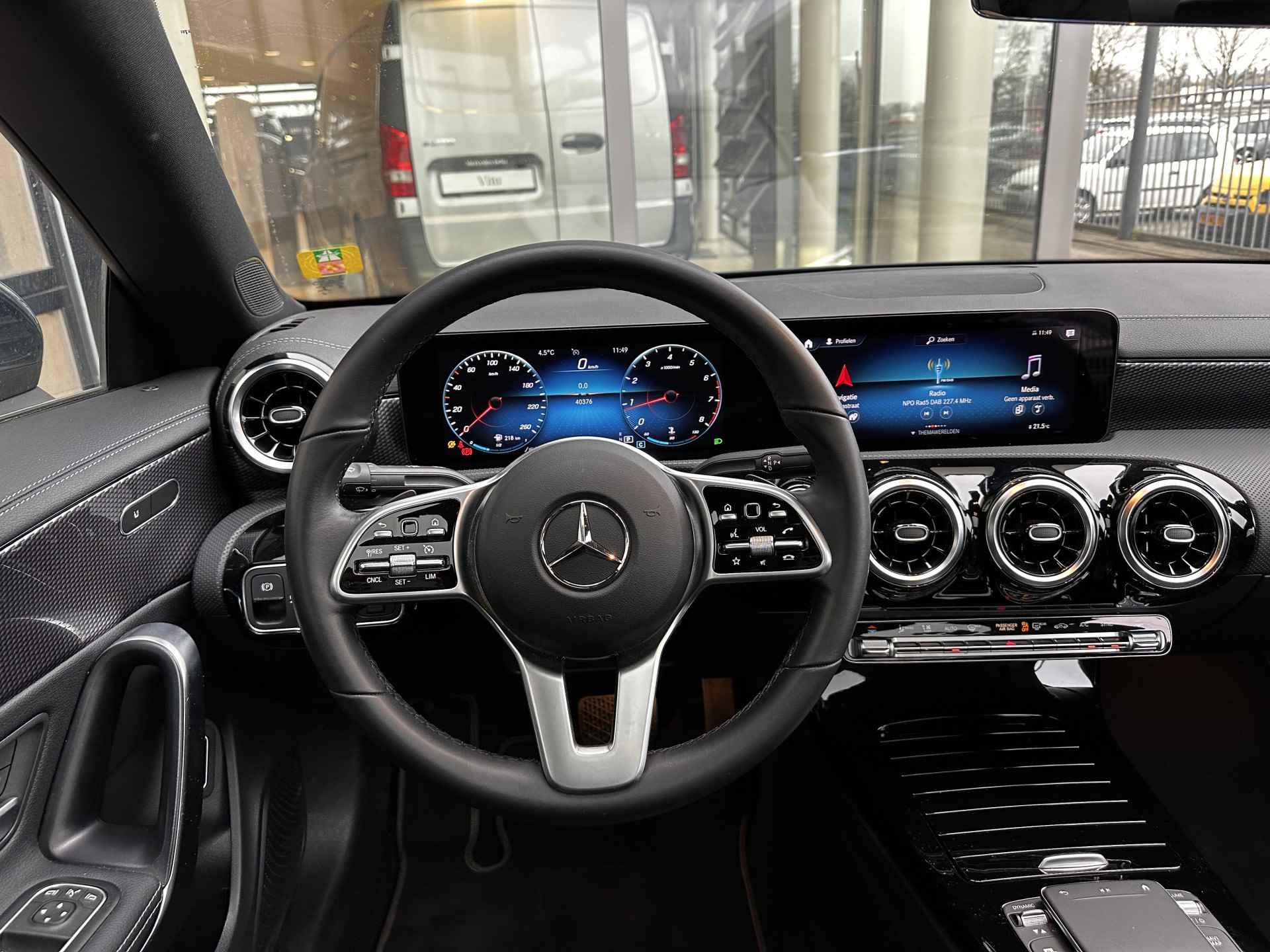 Mercedes-Benz CLA-Klasse 180 Luxury Line | Panoramadak | Stoelverwarming | Achteruitrijcamera - 11/17