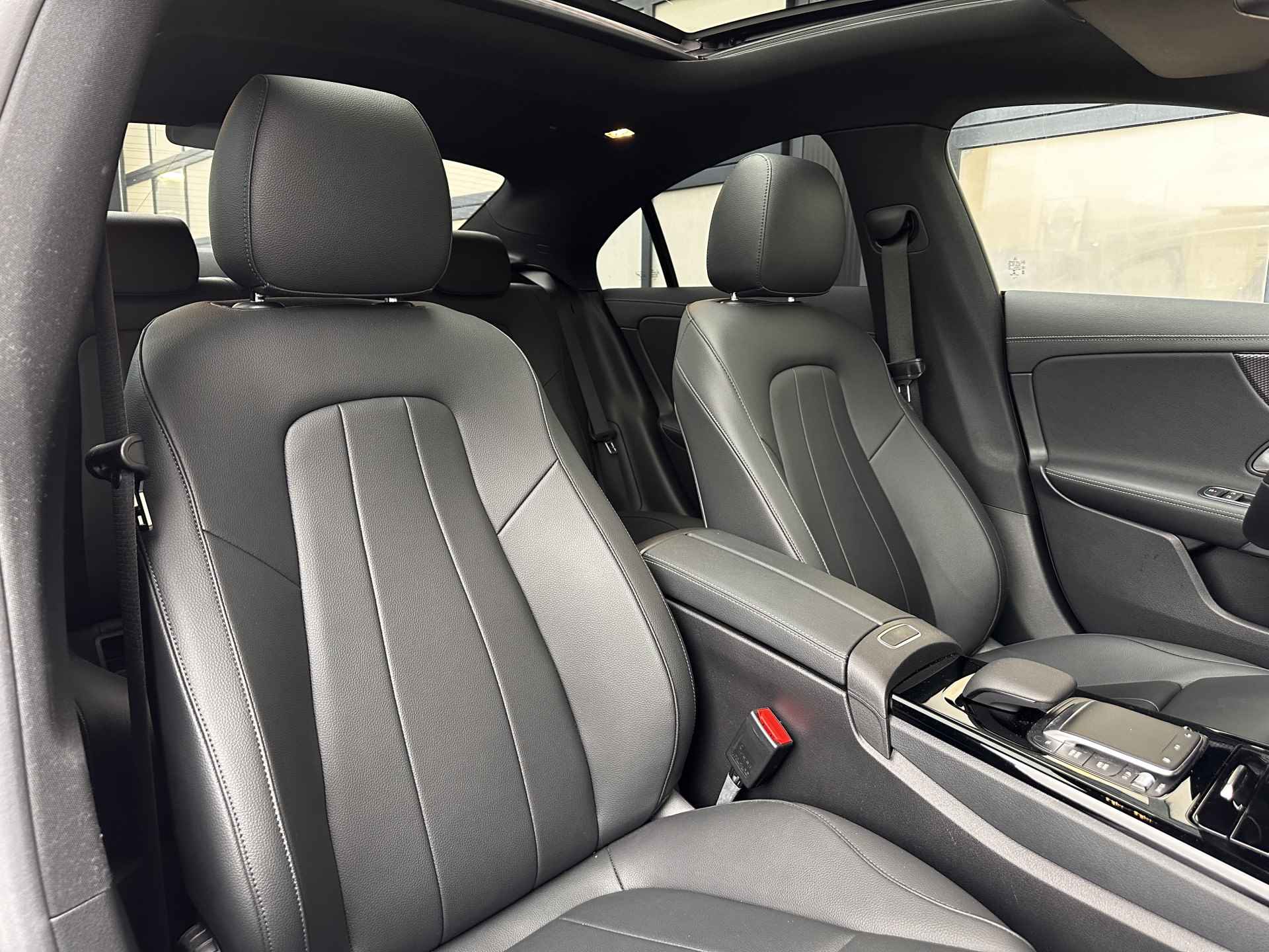 Mercedes-Benz CLA-Klasse 180 Luxury Line | Panoramadak | Stoelverwarming | Achteruitrijcamera - 13/17