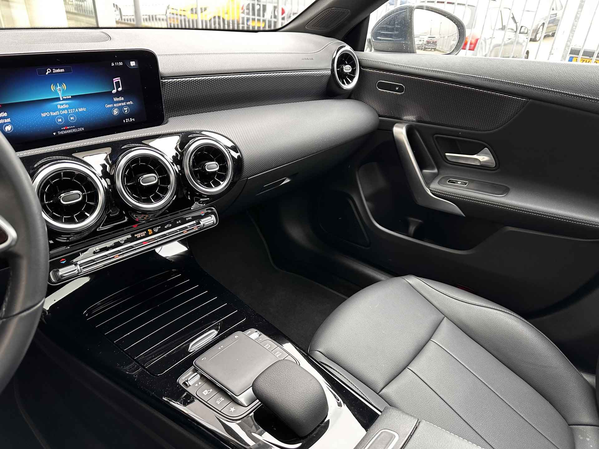 Mercedes-Benz CLA-Klasse 180 Luxury Line | Panoramadak | Stoelverwarming | Achteruitrijcamera - 16/17