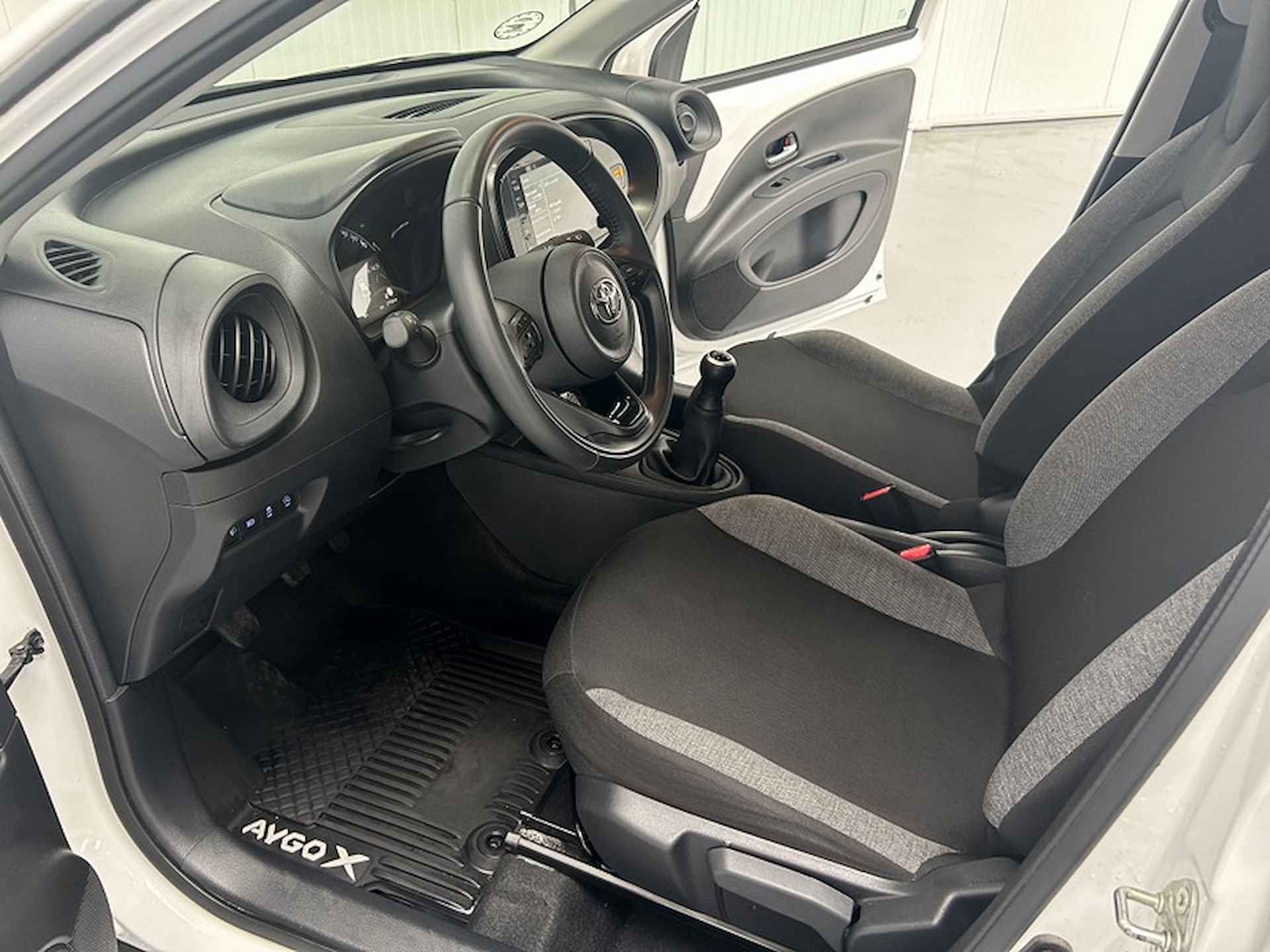 Toyota Aygo X 1.0 VVT-i MT ACTIVE 73PK, APPLE CARPLAY | CAMERA | CRUISE CONTROLE | CLIMATE CONTROLE | STOELVERWARMING - 12/41