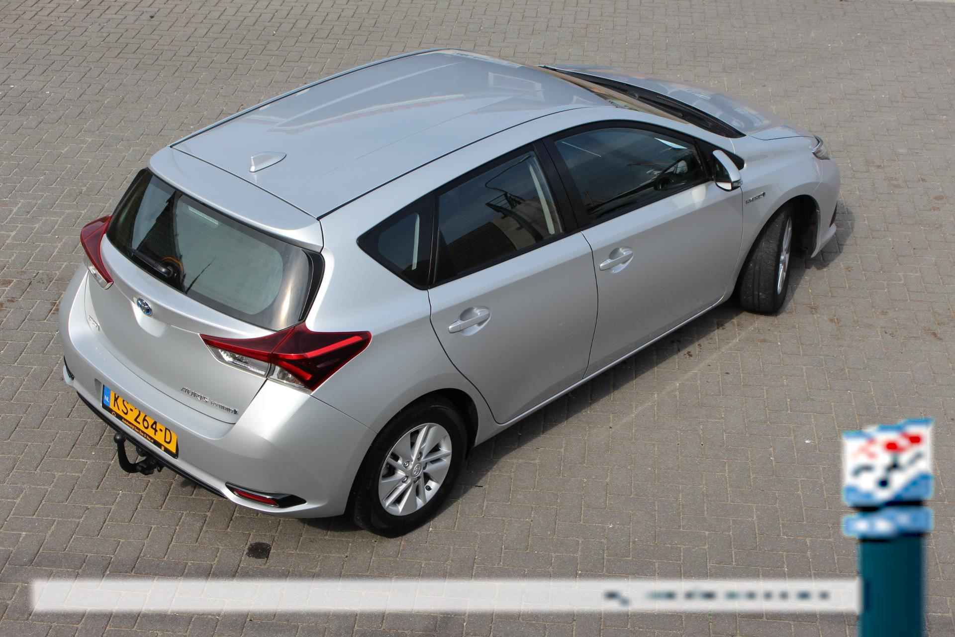 Toyota Auris 1.8 Hybrid Business Navigatie afn trekhaak climate en cruise all season banden - 12/33
