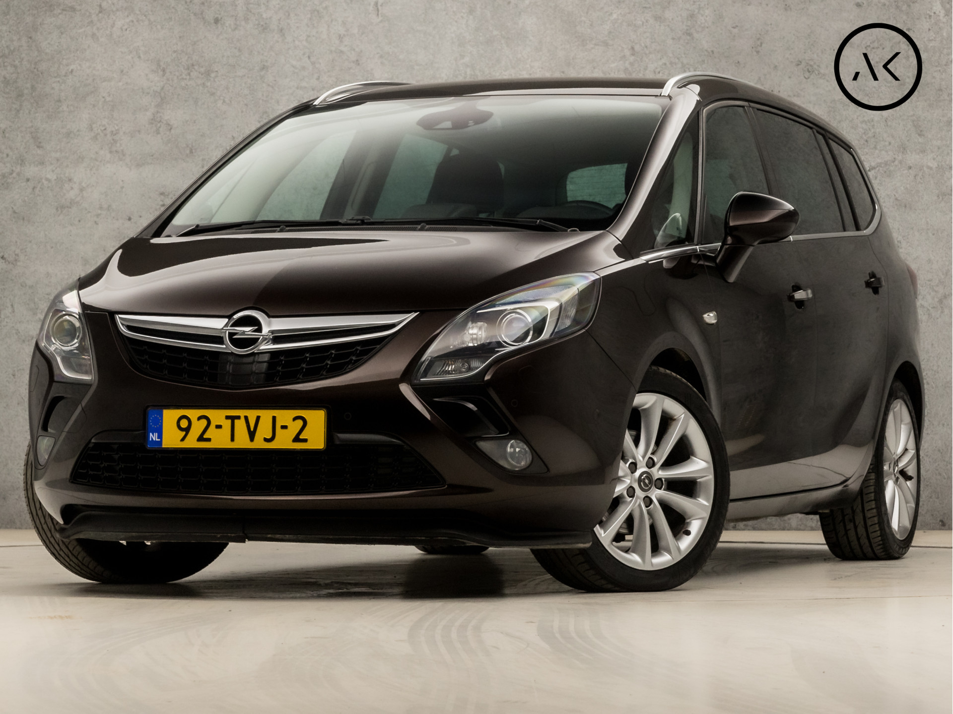 Opel Zafira Tourer 1.4 Cosmo (NAVIGATIE, LOGISCH NAP, ADAPTIVE CRUISE, CLIMATE, XENON, GETINT GLAS, NIEUWE APK, SPORTSTOELEN, PARKEERSENSOREN, TREKHAAK, LM VELGEN, NIEUWSTAAT)