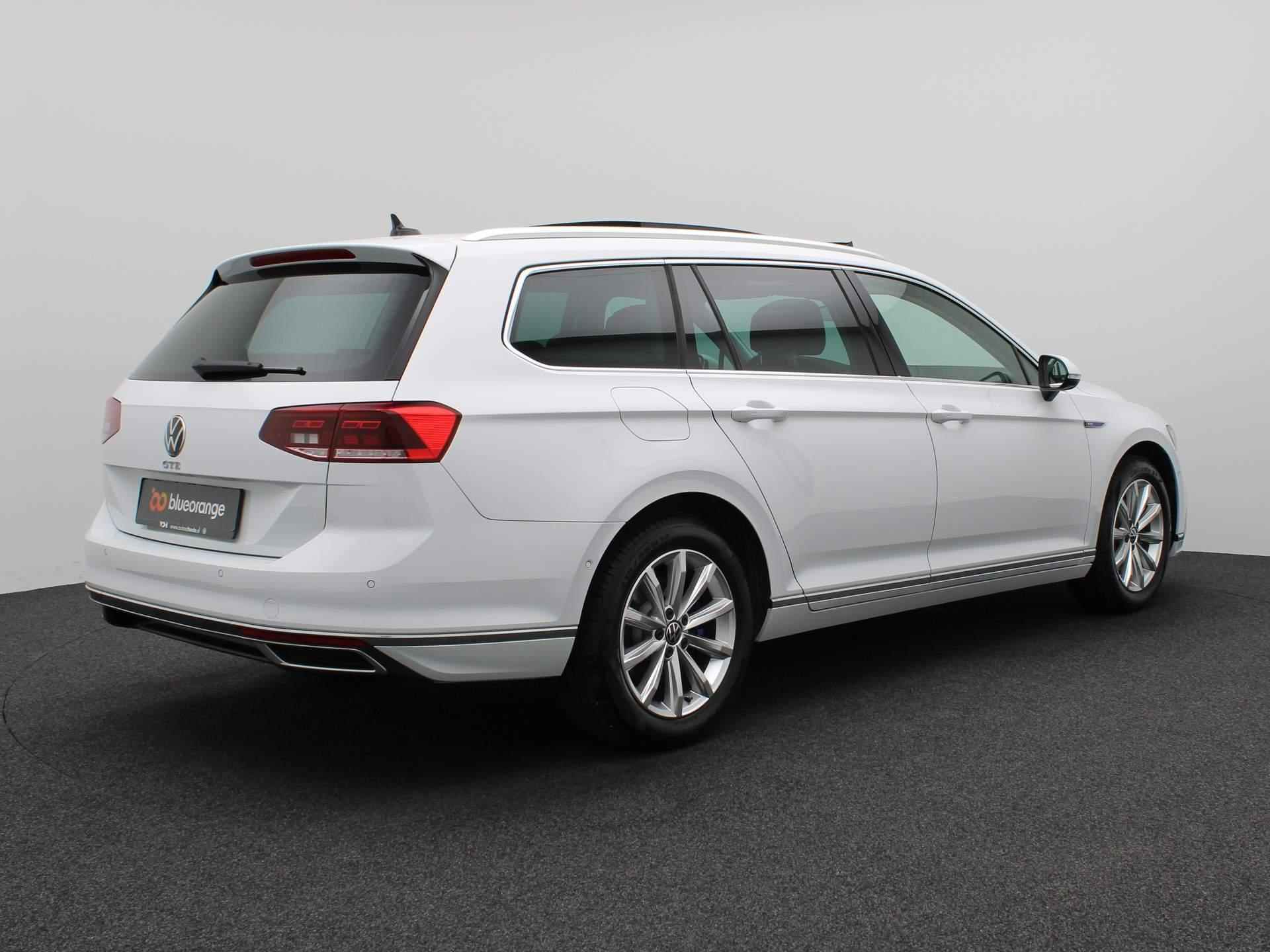 Volkswagen Passat Variant 1.4 TSI PHEV GTE 218PK DSG Panoramadak, 360 gr. camera, stoelverwarming, Discover Pro, virtual pedal, keyless, 17'' lichtmetaal - 3/51