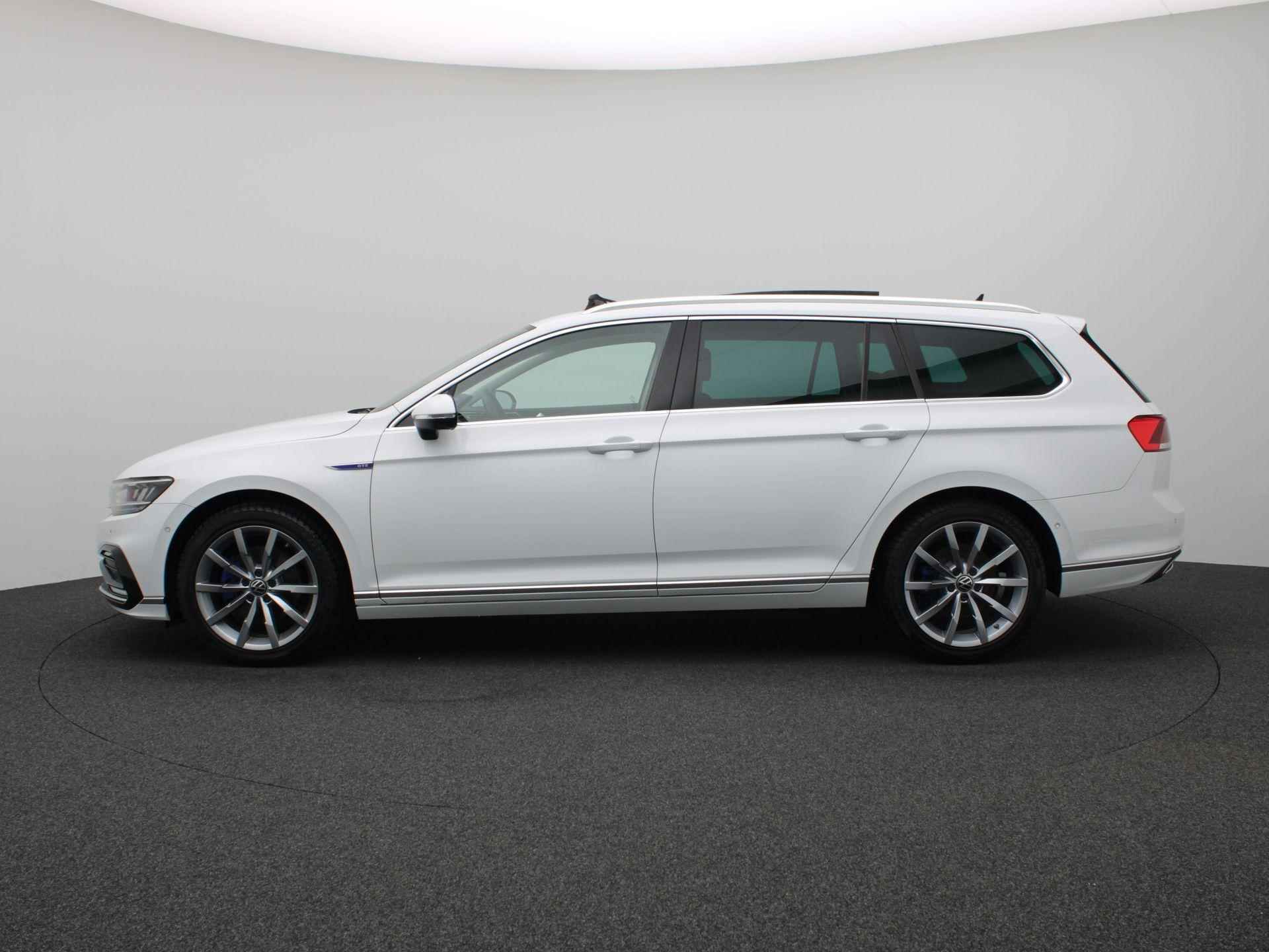 Volkswagen Passat Variant 1.4 TSI PHEV GTE 218PK DSG Panoramadak, 360 gr. camera, stoelverwarming, Discover Pro, virtual pedal, keyless, 18'' lichtmetaal - 2/52