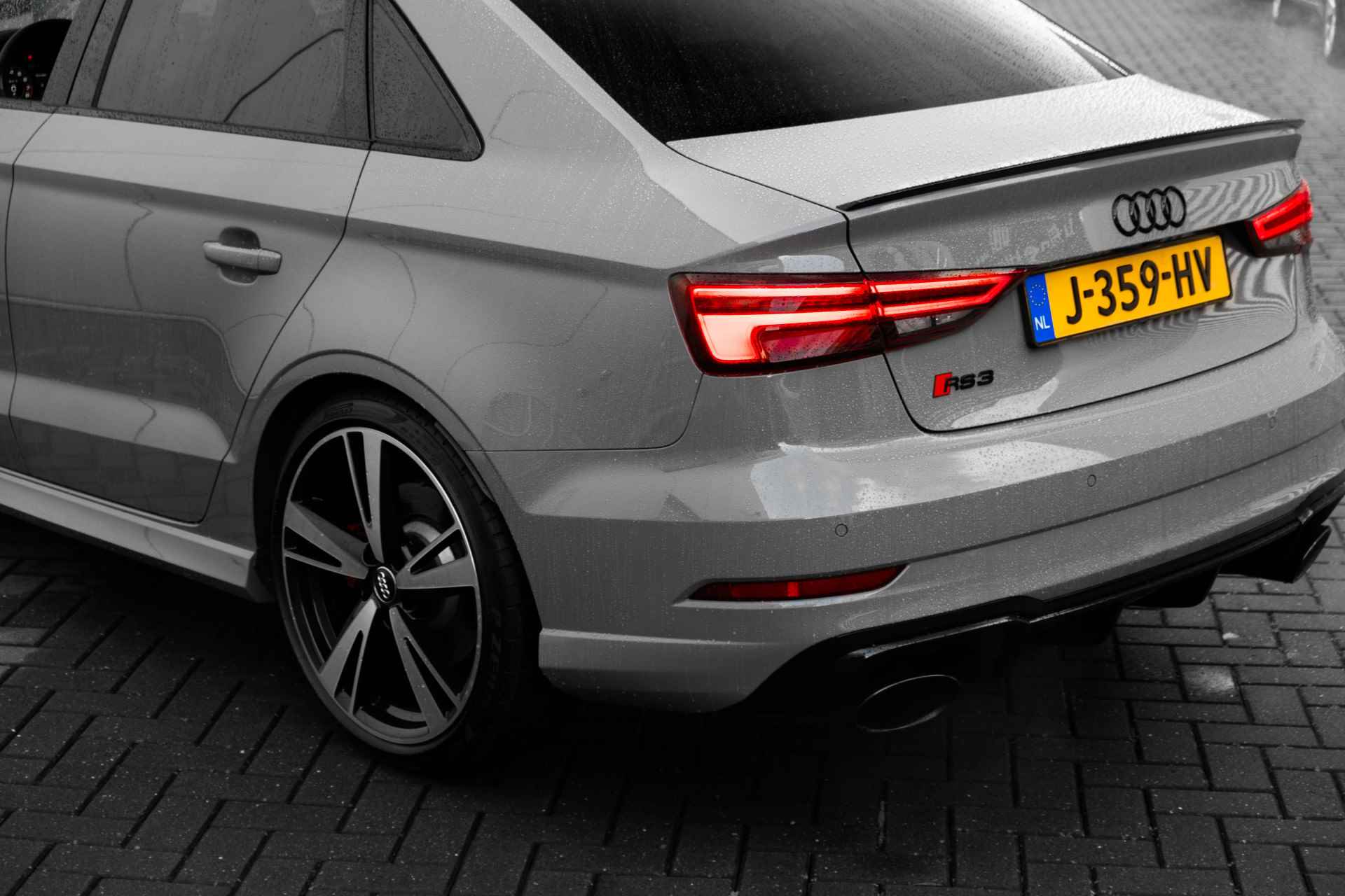 Audi RS3 Limousine | 400 pk | Nardo Grijs | Dealer onderhouden | Panoramadak | Supersport stoelen - 23/67