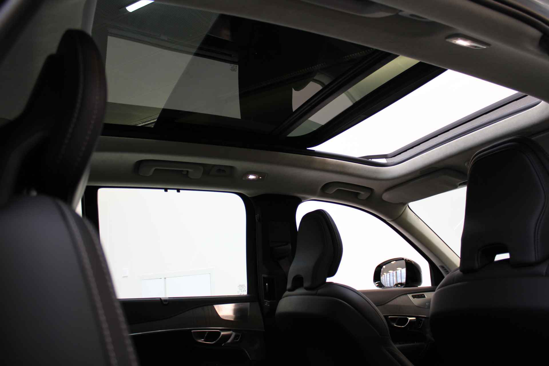 Volvo XC90 T8 455PK Ultimate Dark | Full Option | B&W Audio | Iso Glas | Ventilatie | Trekhaak | Black Pack - 8/72