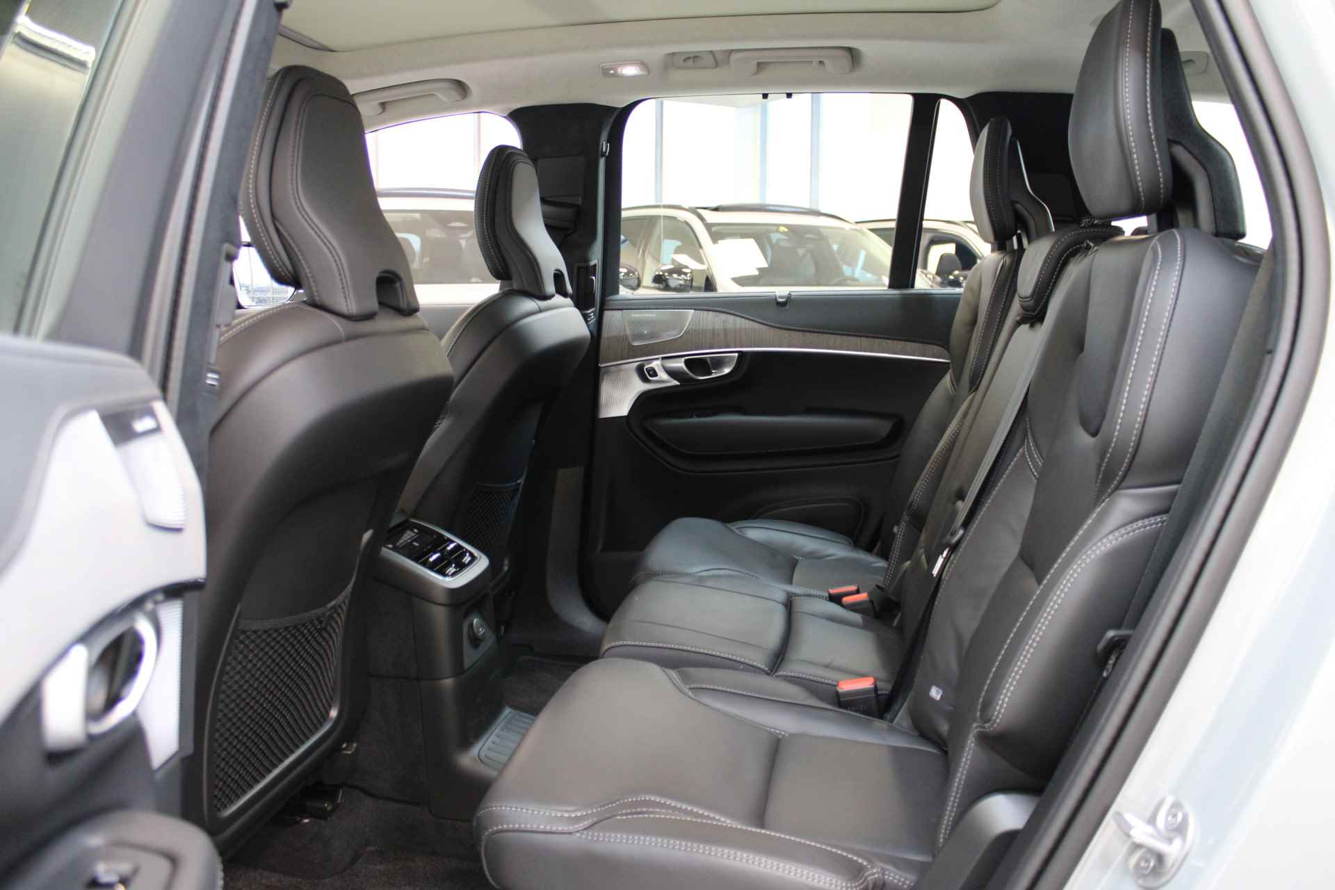 Volvo XC90 T8 455PK Ultimate Dark | Full Option | B&W Audio | Iso Glas | Ventilatie | Trekhaak | Black Pack - 58/72