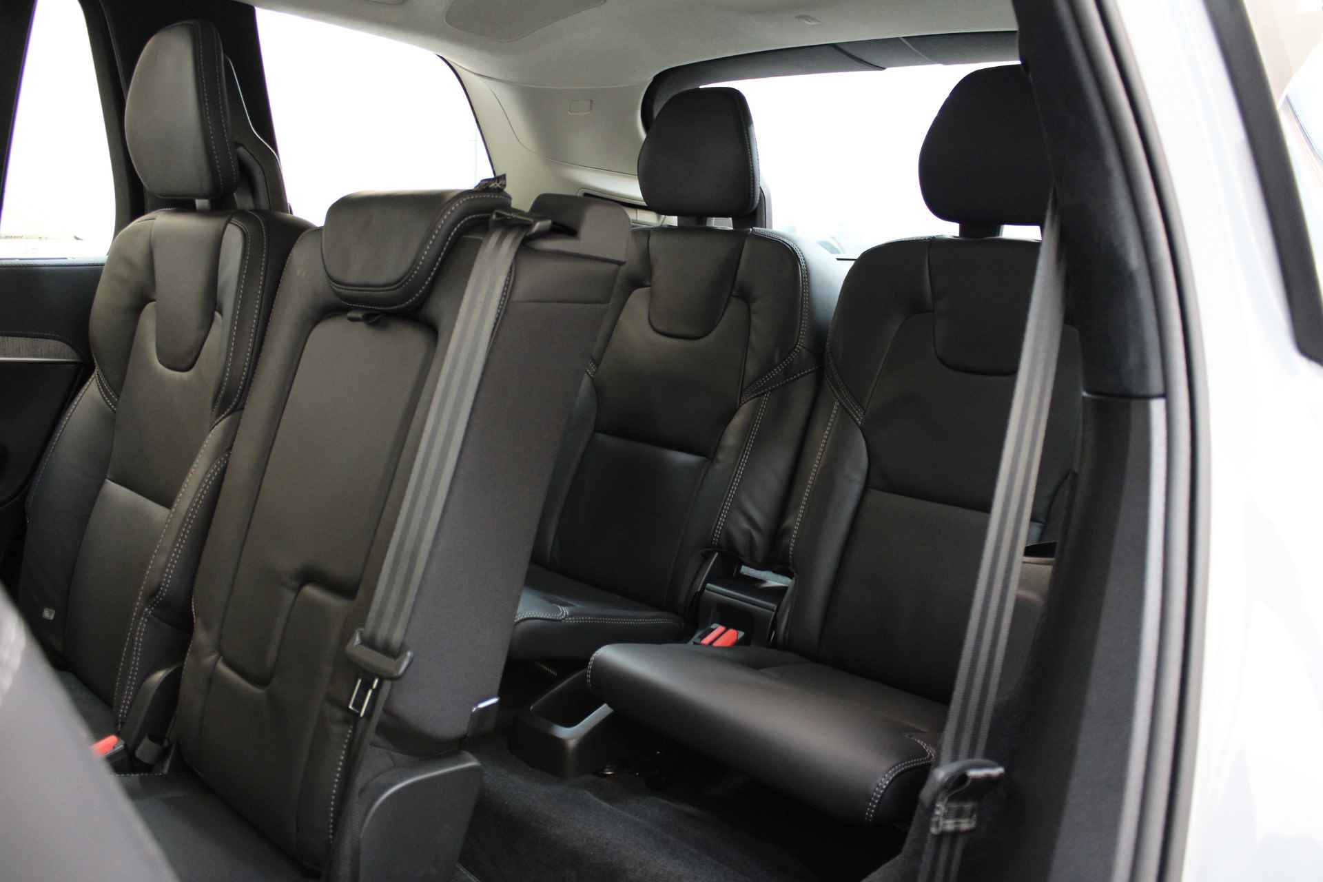 Volvo XC90 T8 455PK Ultimate Dark | Full Option | B&W Audio | Iso Glas | Ventilatie | Trekhaak | Black Pack - 65/72