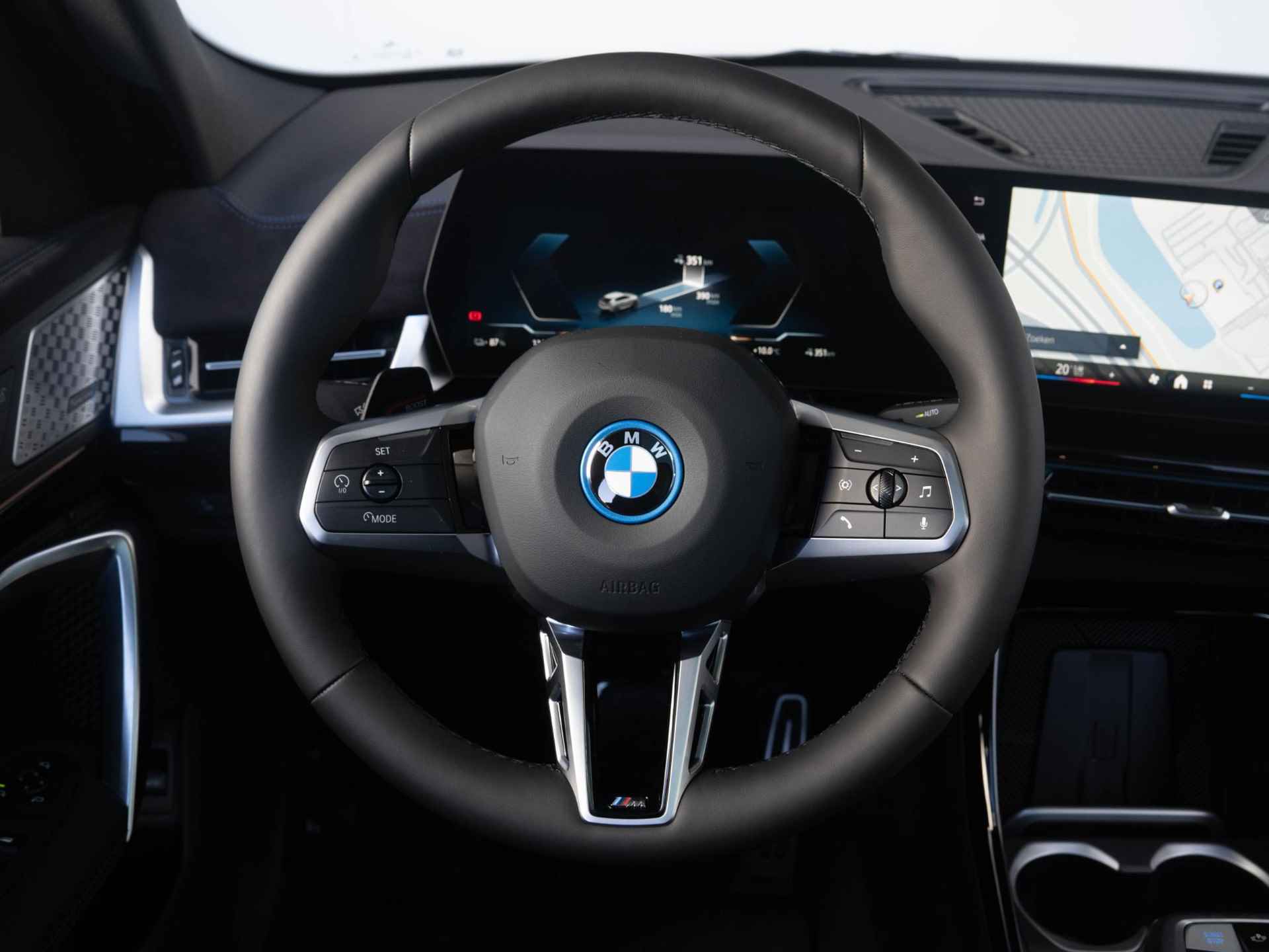 BMW iX2 eDrive20 M Sportpakket Pro | Stuurwielrand verwarmd | Comfort Acces | Harman Kardon - 7/36