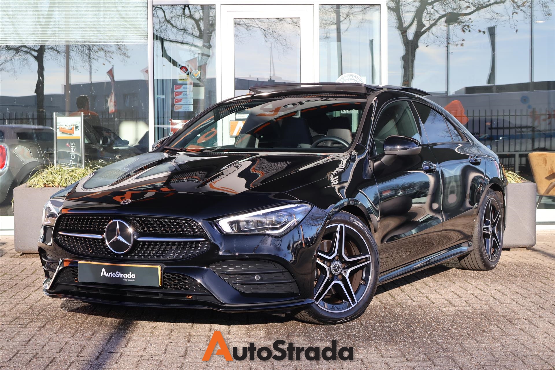 Mercedes CLA Coupé 180 AMG-LINE 136pk 7G-DCT I Pano I Multibeam LED I Sfeerverlichting I Navi I Navi I Camera