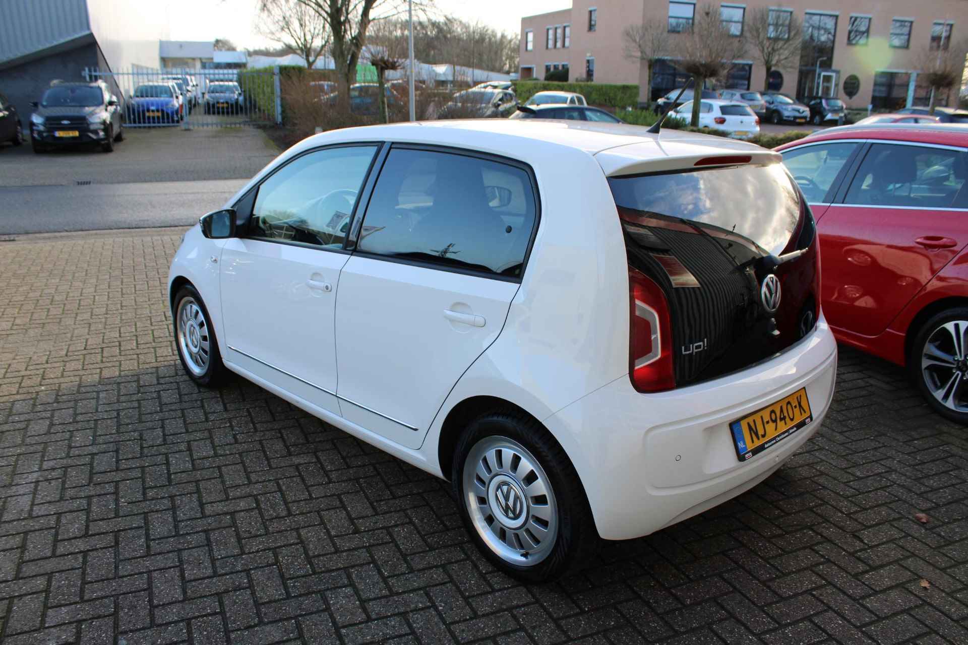 Volkswagen Up! 1.0 high up! automaat/pdc/cruise/navi - 11/26