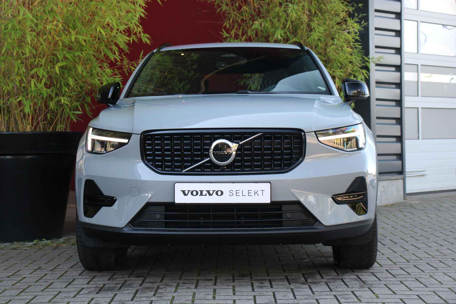 Volvo XC40 2.0 B4 Plus Dark | Adaptive Cruise | BLIS | Trekhaak | Camera | Stuur/stoelverwarming | Keyless | Harman/Kardon - 9/23