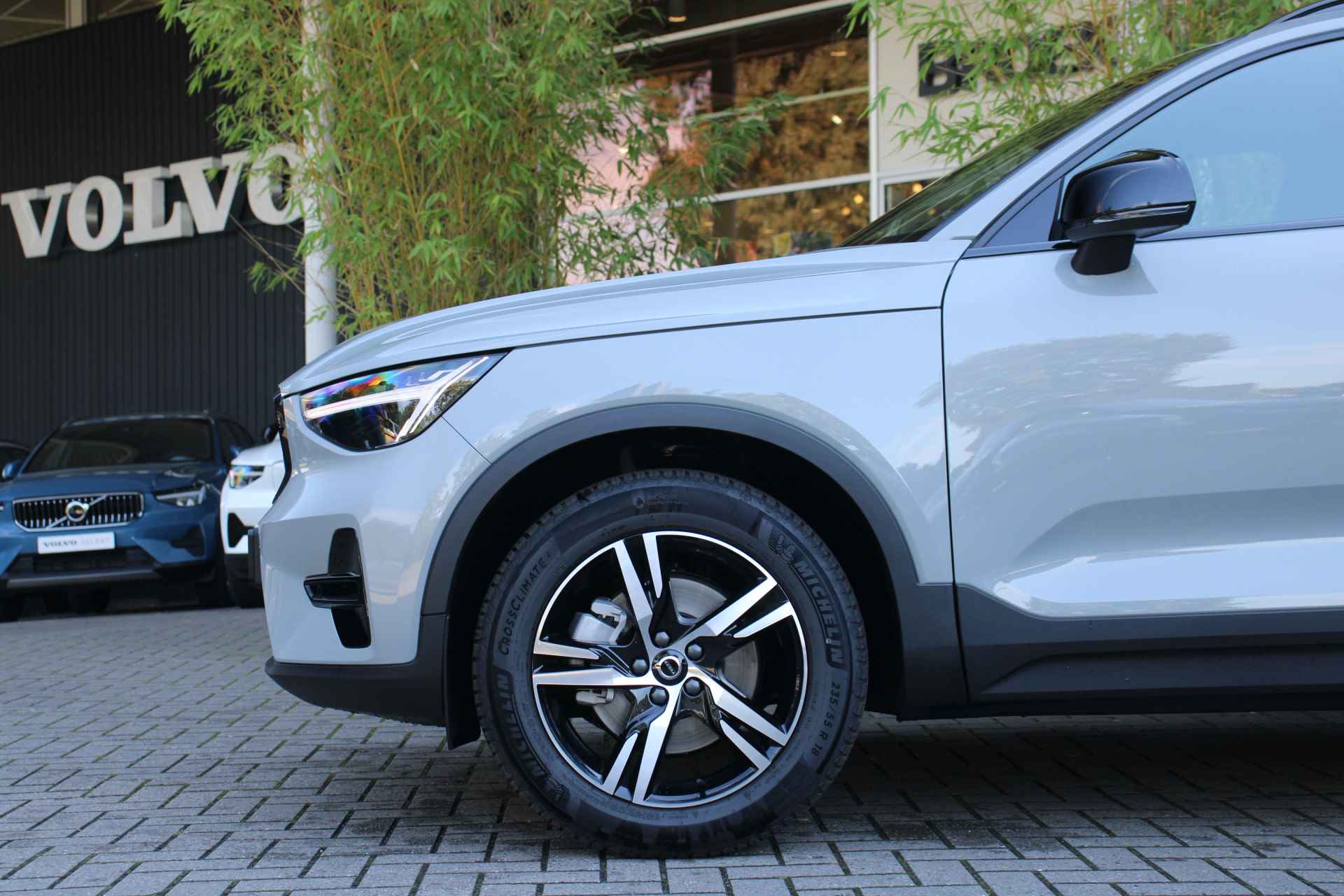 Volvo XC40 2.0 B4 Plus Dark | Adaptive Cruise | BLIS | Trekhaak | Camera | Stuur/stoelverwarming | Keyless | Harman/Kardon - 22/23