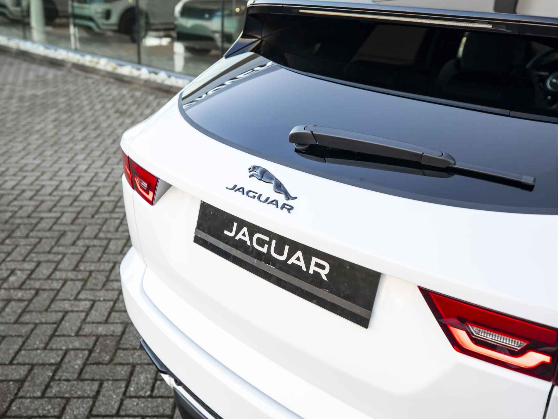 Jaguar E-Pace P300e AWD R-Dynamic SE | Plug-in Hybride | Elektr. Trekhaak | Panoramadak | - 33/58