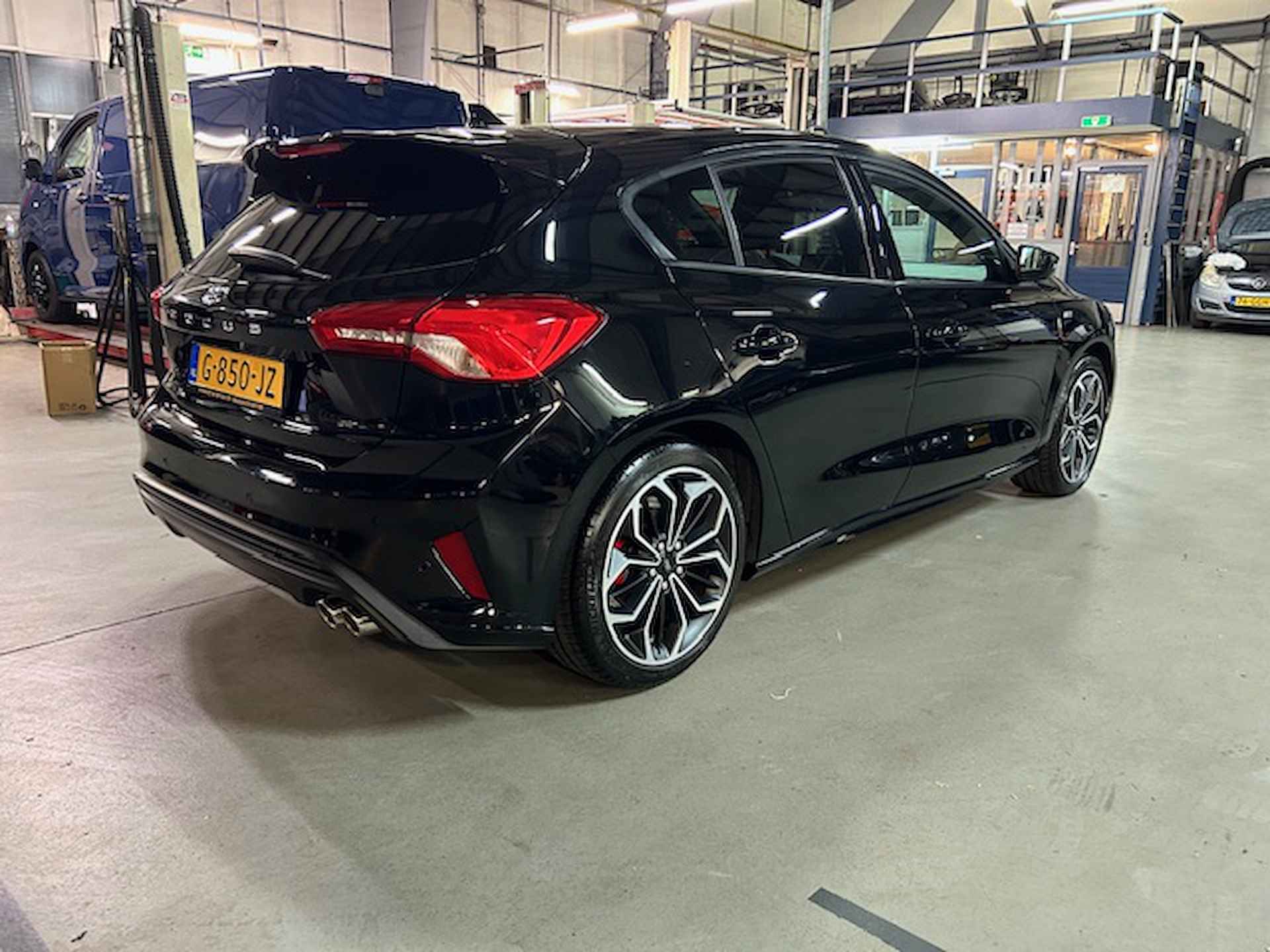 Ford Focus 1.5 EcoBoost 182pk ST-Line Business | Navigatie | Apple carplay / Android auto | Cruise control | Climate control | Stoelverw. | NAP | Rijklaar prijs! - 7/24