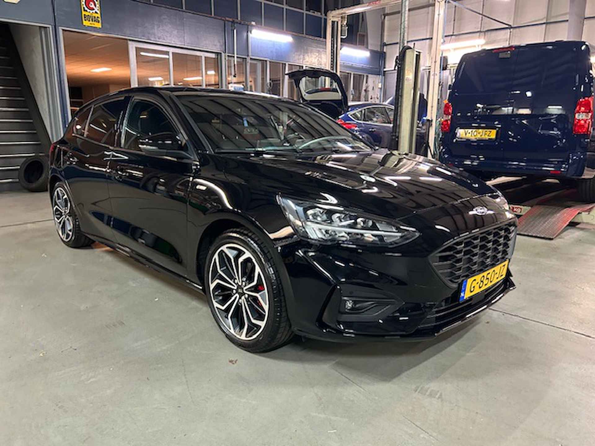 Ford Focus 1.5 EcoBoost 182pk ST-Line Business | Navigatie | Apple carplay / Android auto | Cruise control | Climate control | Stoelverw. | NAP | Rijklaar prijs! - 8/24