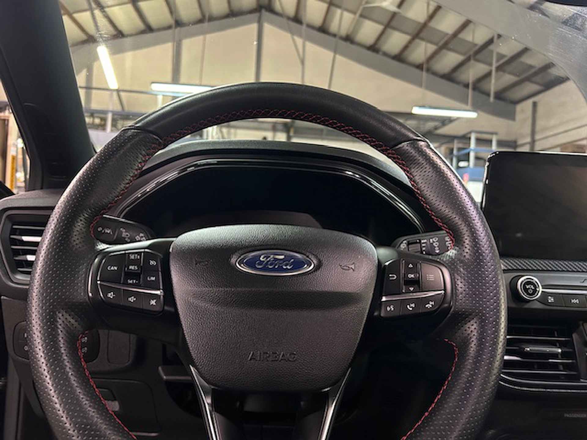 Ford Focus 1.5 EcoBoost 182pk ST-Line Business | Navigatie | Apple carplay / Android auto | Cruise control | Climate control | Stoelverw. | NAP | Rijklaar prijs! - 19/24