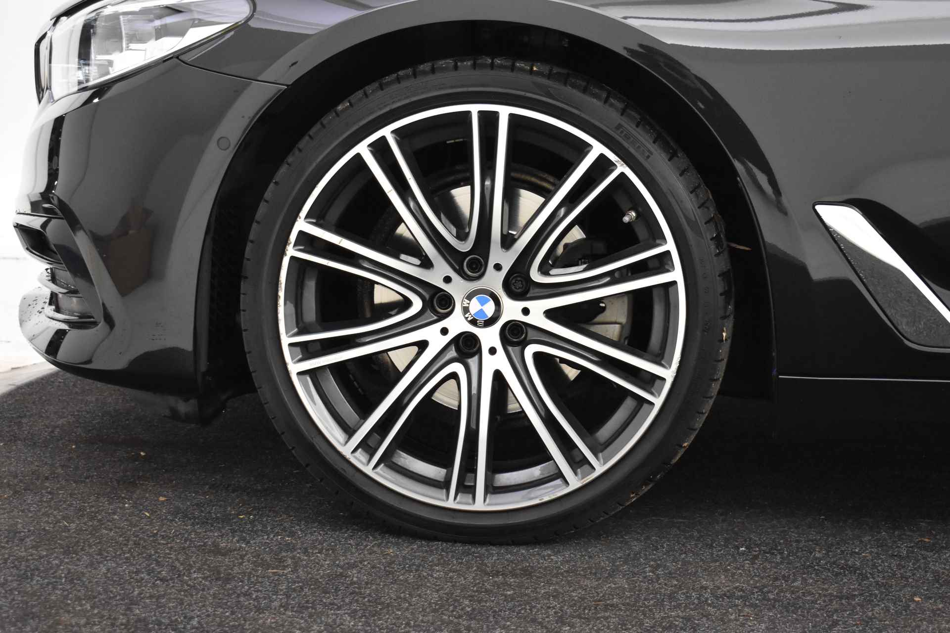BMW 5 Serie Touring 520i High Executive Sport Line / Adaptieve LED / Parking Assistant Plus / Live Cockpit Professional / Comfortstoelen / Head-Up / M Sportonderstel - 11/50