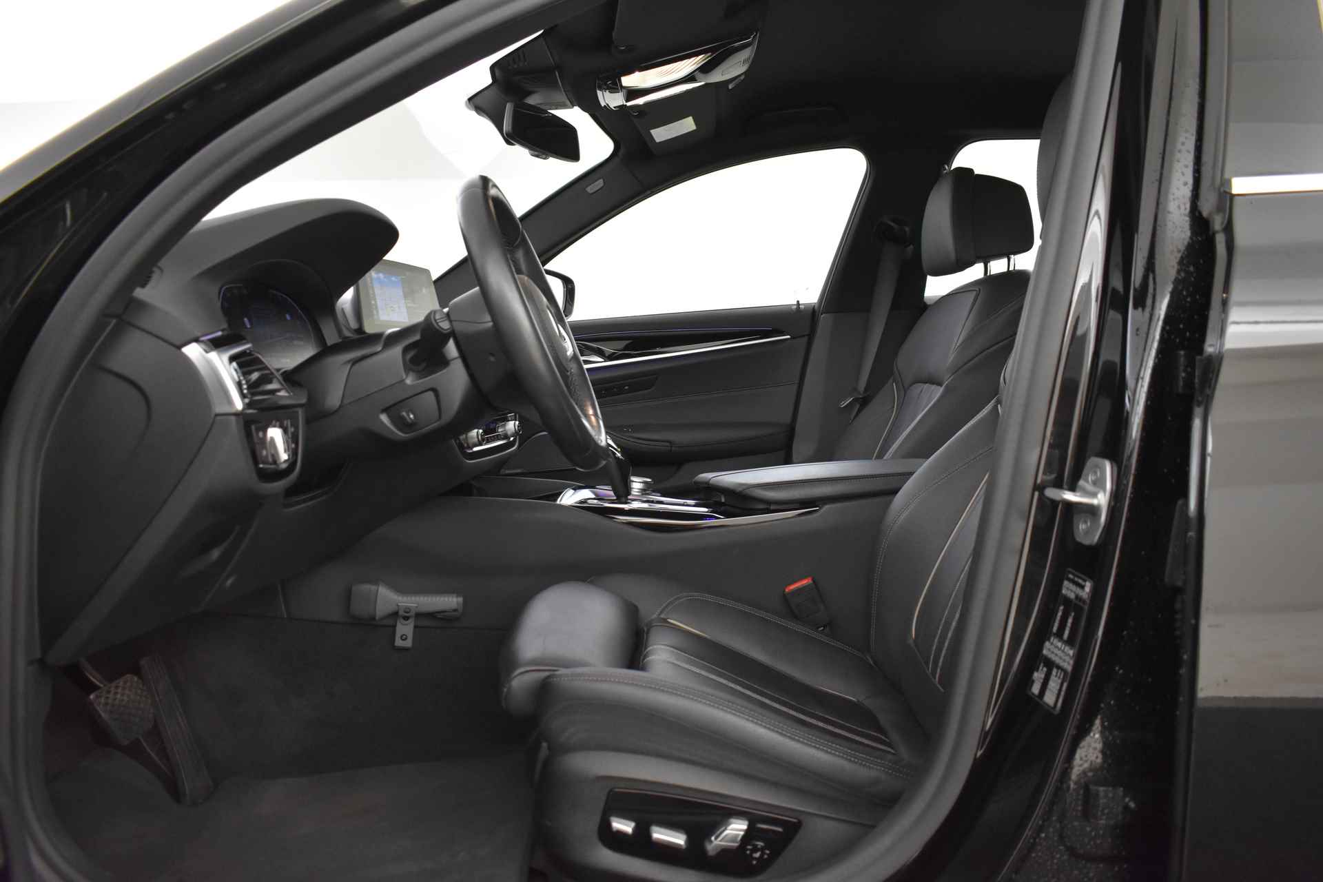 BMW 5 Serie Touring 520i High Executive Sport Line / Adaptieve LED / Parking Assistant Plus / Live Cockpit Professional / Comfortstoelen / Head-Up / M Sportonderstel - 13/50