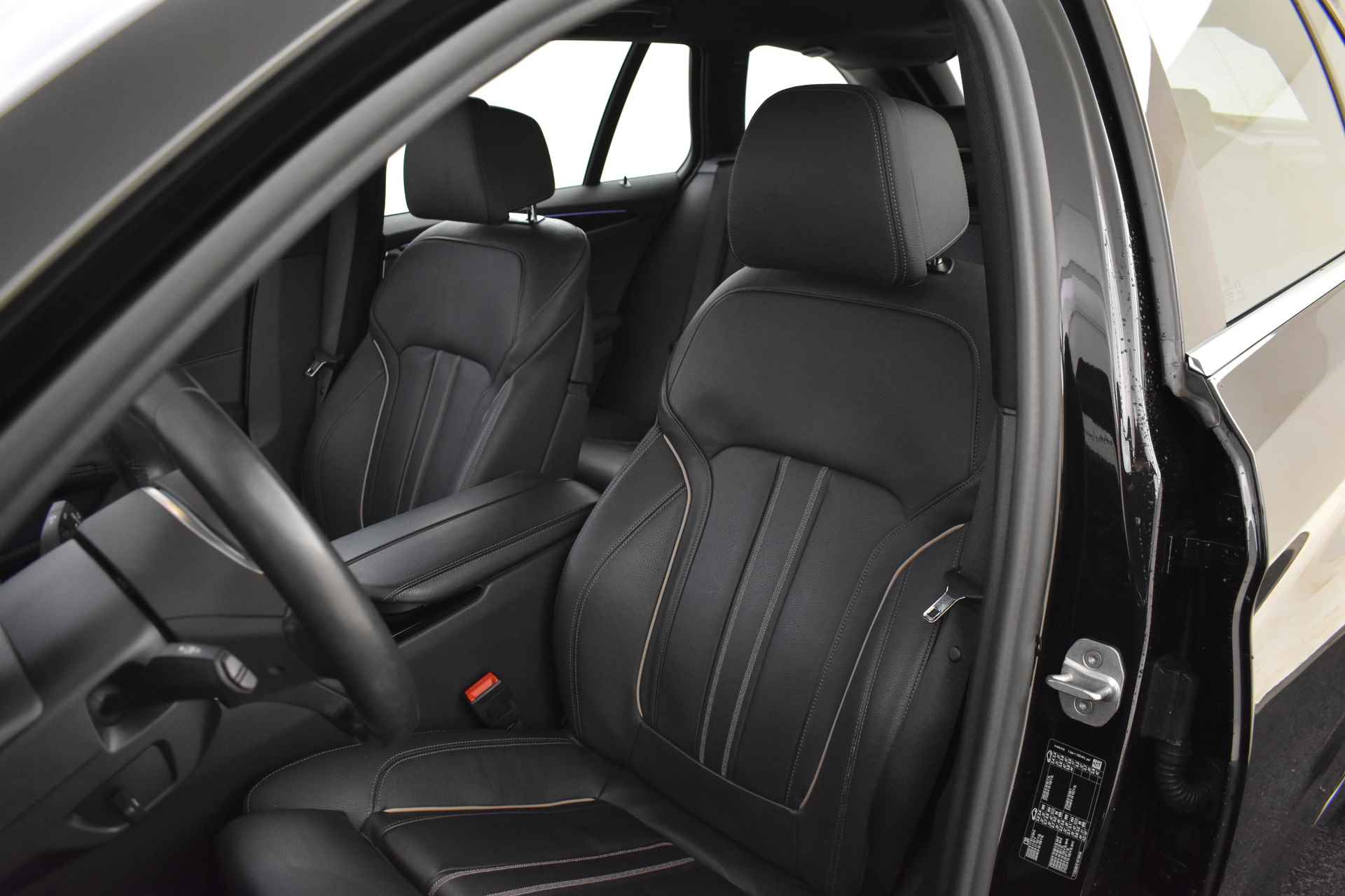 BMW 5 Serie Touring 520i High Executive Sport Line / Adaptieve LED / Parking Assistant Plus / Live Cockpit Professional / Comfortstoelen / Head-Up / M Sportonderstel - 14/50